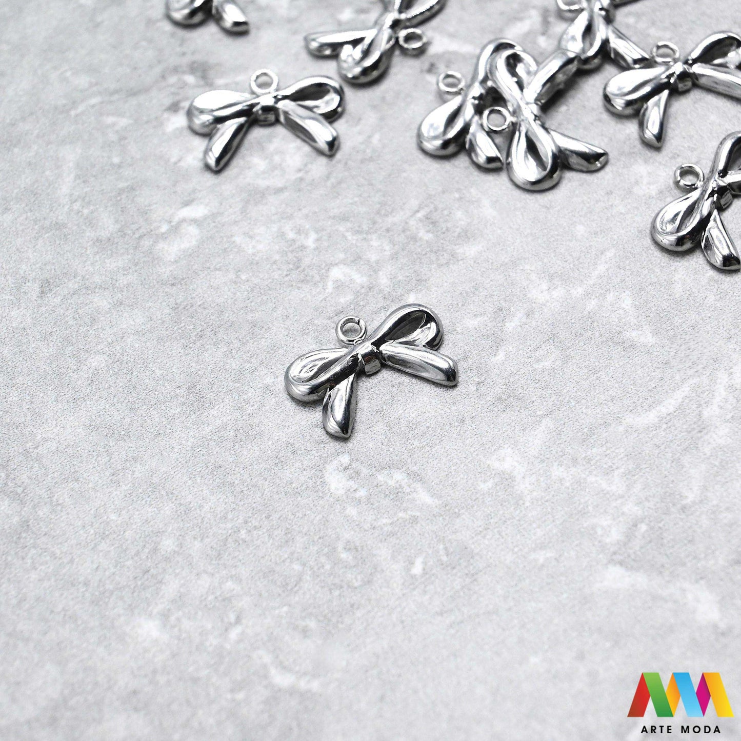 Mašna privjesak jedna rupa od repromaterijal ogrlica narukvica nanožnica privjesci jednom rupom nehrđajućeg čelika za nakit nehrđajući čelik nakit pribor DIY ogrlice narukvice čelični inox elementi ručni rad 316L za graviranje imena Otkrijte našu kolekciju visokokvalitetnih privjesaka od nehrđajućeg čelika savršenih za izradu unikatnih ogrlica narukvica i drugih komada nakita Jednostavnog dizajna s jednom rupom ovi privjesci su idealni za graviranje i personalizaciju