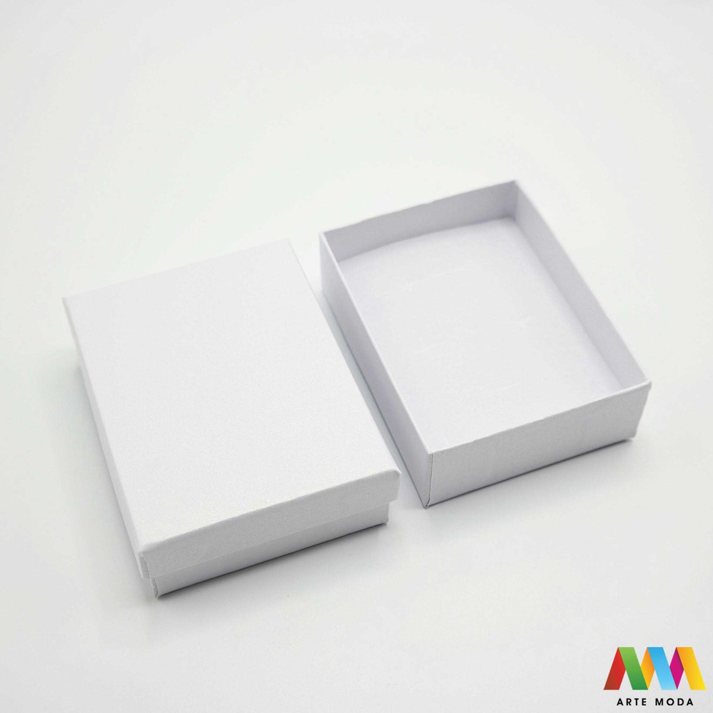 ukrasne kartonske kutije za nakit papir spužva ambalaža ogrlice narukvice nanožnice naušnice prsten kutija ukrasna kutijica kartonska karton ukrasne kartonske kutije za nakit u raznim bojama izrađene od papira i spužve koriste se kao ambalaža za ogrlice narukvice nanožnice naušnice i prstenove arte moda