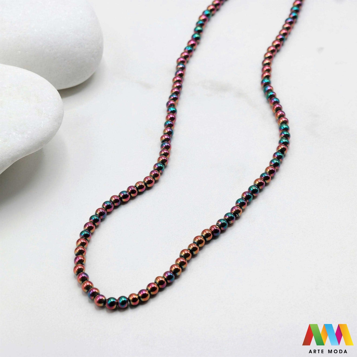 hematit krvavi kamen poludragi mineral metalni sjaj kvarc zrcalo kristal prirodni metalik meditacija zaštita repromaterijal Hematit (ili krvavi kamen) je prirodni mineral smeđe sive ili crne boje karakteriziran prisustvom hladnog metalnog sjaja Vjeruje se da pomaže u jačanju volje samopouzdanja i povezanosti s majkom zemljom Nakit izrađen od njega fascinira svojim tajanstvenim zrcalnim sjajem