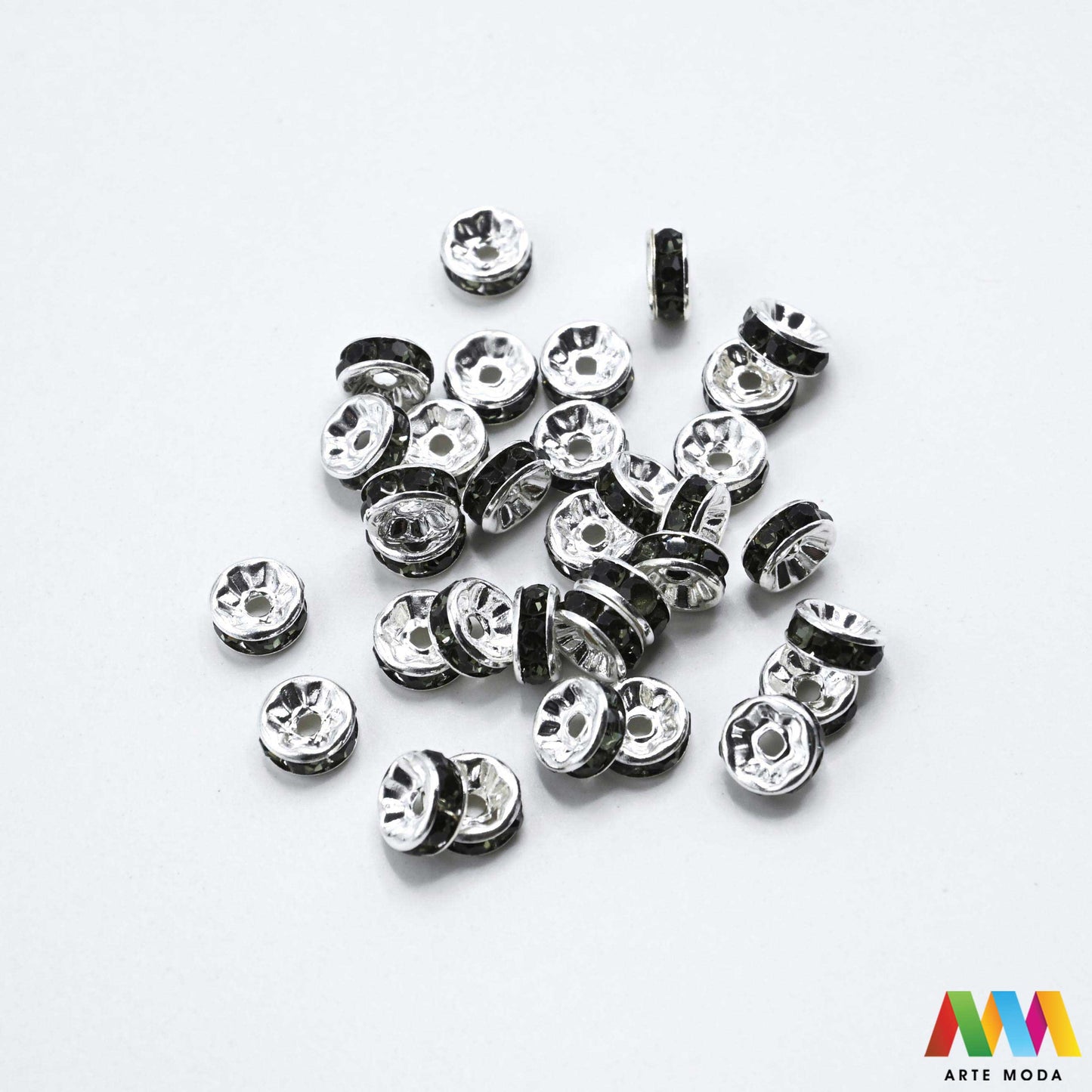 razdjelnik umetak spacer metalne izrada nakita DIY nakit distanceri metalni pribor separatori srebrne zlatne šajbice metalni za perle razmaknice komponente metal Mali ali ključni za profesionalan nakit Metalni umetci razdjelnici spacer perle služe za stvaranje razmaka i dodavanje sjaja perlama Sprječavaju trenje i ističu poludrago kamenje Neophodan element za izradu narukvica i ogrlica koje izgledaju bogatije i elegantnije arte moda repromaterijal