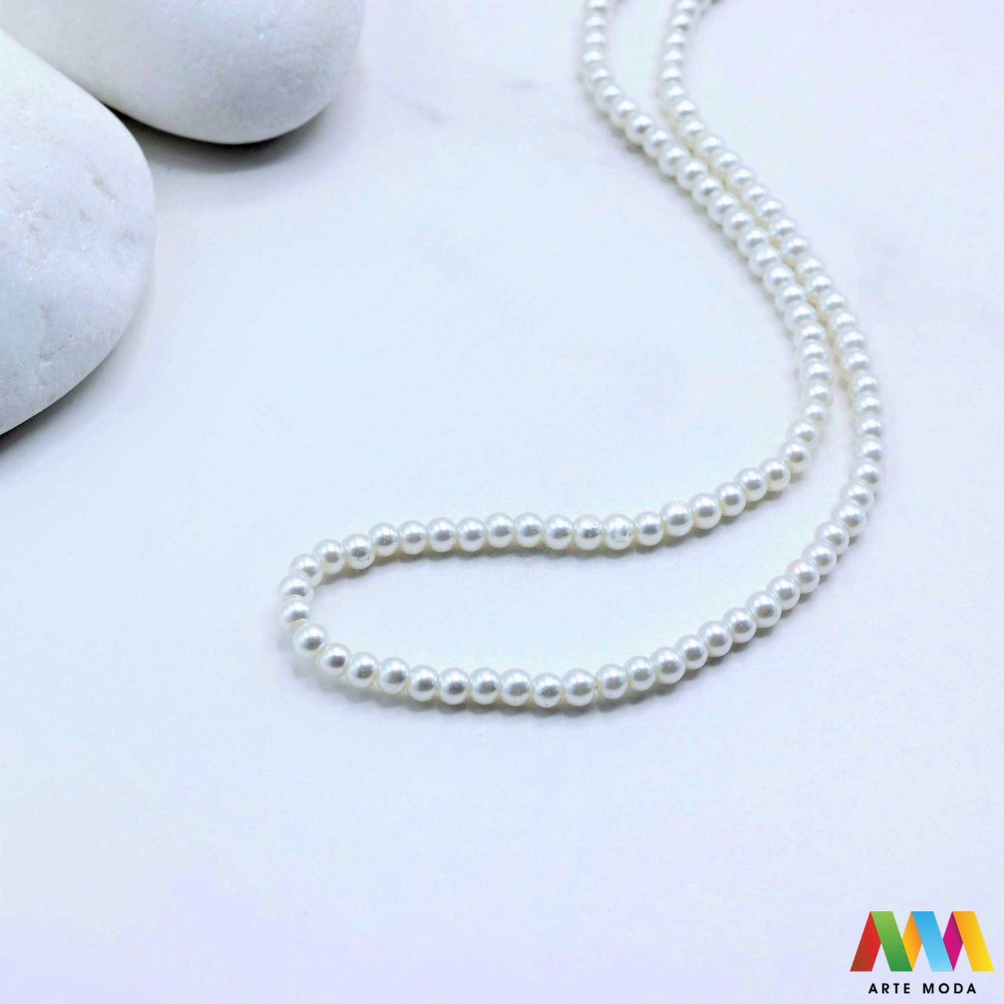 stakleni biseri niz staklo biser perle biserne zrna zrno perla staklene imitacija bisera sedefaste vjenčani nakit klasični DIY ogrlice bijeli u boji bisernim sjajem izrada nakita umjetni Za klasičnu eleganciju birajte staklene bisere imitacija bisera ima visok sedefasti sjaj i savršeno je glatka Idealni su za izradu vjenčanog nakita bezvremenskih ogrlica i narukvica raznim veličinama i bojama ovi biseri unose dašak luksuza u svaki uradi sam projekt Počnite nizati svoju eleganciju arte moda repromaterijal