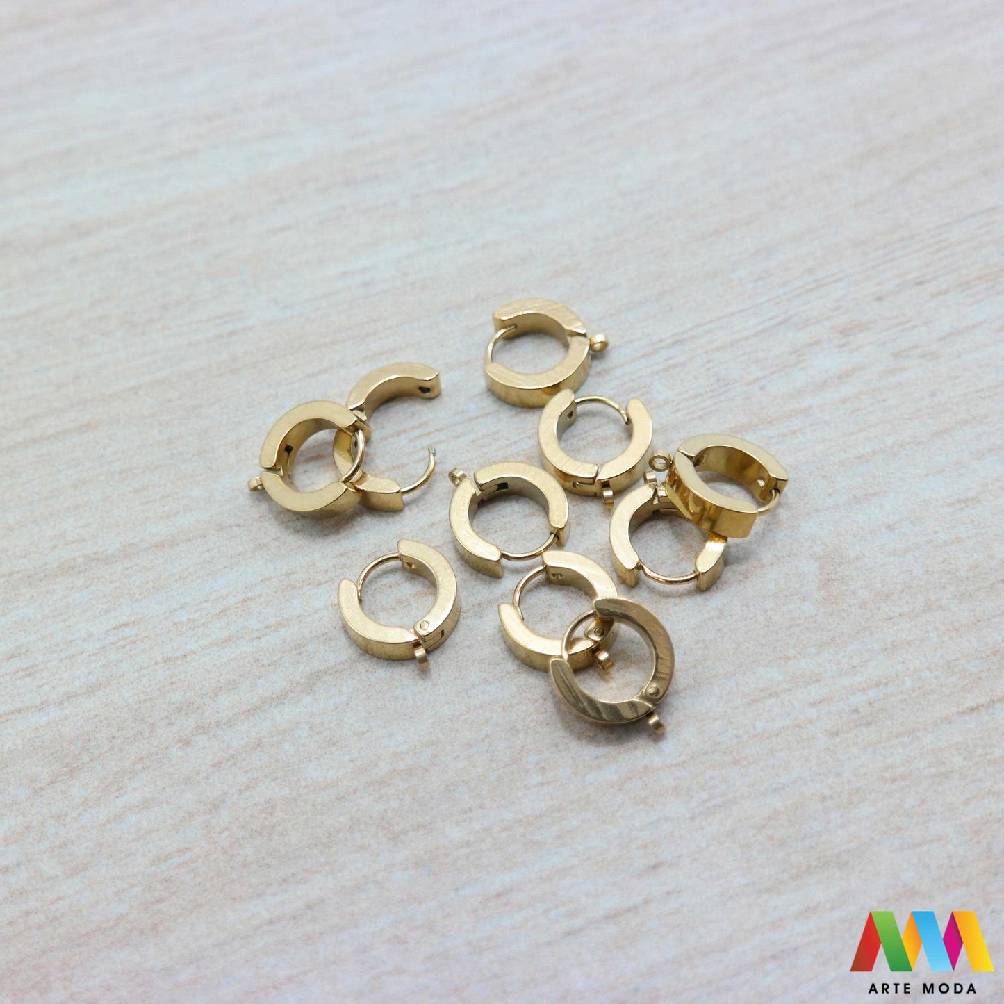 baza za naušnice naušnica čelik repromaterijal čelični nehrđajući naušnice izrađene od nehrđajućeg čelika 316L koje služe kao baza za izradu naušnica najčešće se na njih stavljaju privjesci poludragi kamen cirkoni ili biseri