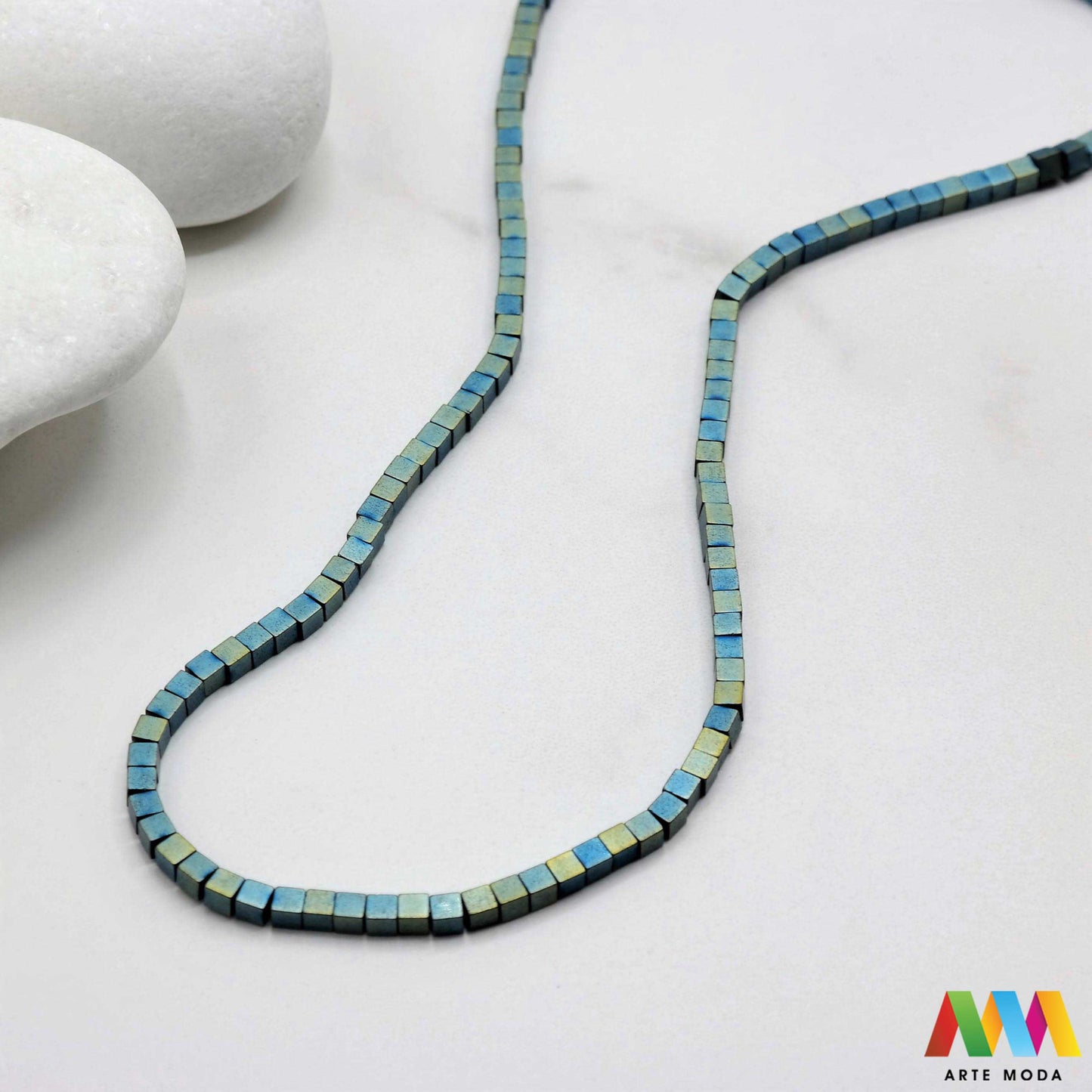 hematit krvavi kamen poludragi mineral metalni sjaj kvarc zrcalo kristal prirodni metalik meditacija zaštita repromaterijal Hematit (ili krvavi kamen) je prirodni mineral smeđe sive ili crne boje karakteriziran prisustvom hladnog metalnog sjaja Vjeruje se da pomaže u jačanju volje samopouzdanja i povezanosti s majkom zemljom Nakit izrađen od njega fascinira svojim tajanstvenim zrcalnim sjajem