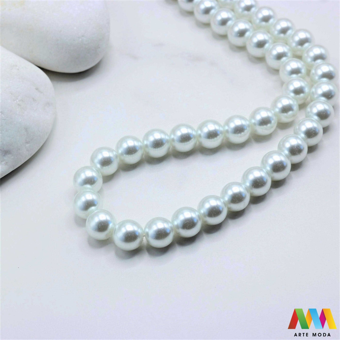 stakleni biseri niz staklo biser perle biserne zrna zrno perla staklene imitacija bisera sedefaste vjenčani nakit klasični DIY ogrlice bijeli u boji bisernim sjajem izrada nakita umjetni Za klasičnu eleganciju birajte staklene bisere imitacija bisera ima visok sedefasti sjaj i savršeno je glatka Idealni su za izradu vjenčanog nakita bezvremenskih ogrlica i narukvica raznim veličinama i bojama ovi biseri unose dašak luksuza u svaki uradi sam projekt Počnite nizati svoju eleganciju arte moda repromaterijal