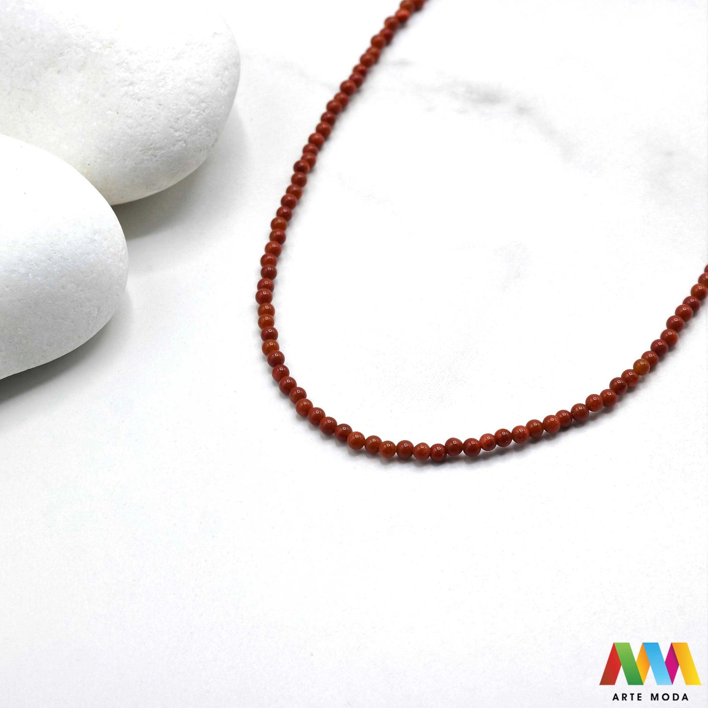 sunčev kamen poludragi sunca sunstone ljekovito kamenje kristali mineral nakit perle privjesci radost optimizam sreća energija pozitivnost meditaciju narukvica čakre prirodni sunca blistavi poludragi kamen toplom narančasto-zlatnom sjaju i inkluzijama koje podsjećaju na sunčeve zrake Sunčev kamen donosi radost optimizam i vitalnost te da pojačava osobnu snagu i karizmu izradu nakita koji zrači pozitivnom energijom i kao moćan saveznik u meditaciji za podizanje raspoloženja arte moda repromaterijal