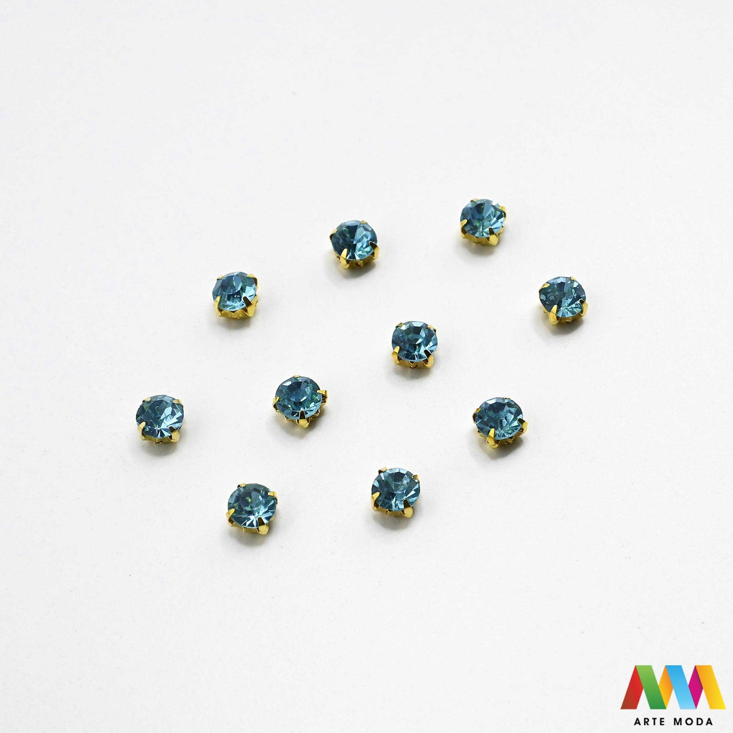 cirkoni stakleni metalni kalup blještavo sjajno perle privjesci rhinestones šivanje lijepljenje nakit glamur kostimi dekoracije ukrasi kalupu cirkon kopči blještavi Postignite maksimalan sjaj s staklenim cirkonima u metalnom kalupu Ovi blještavi cirkoni su sigurno fiksirani i spremni za šivanje lijepljenje ili nizanje Idealni za izradu glamuroznog nakita ukrašavanje kostima i svečane dekoracije Brz jednostavan i elegantan put do blistavog "uradi sam" projekta arte moda repromaterijal