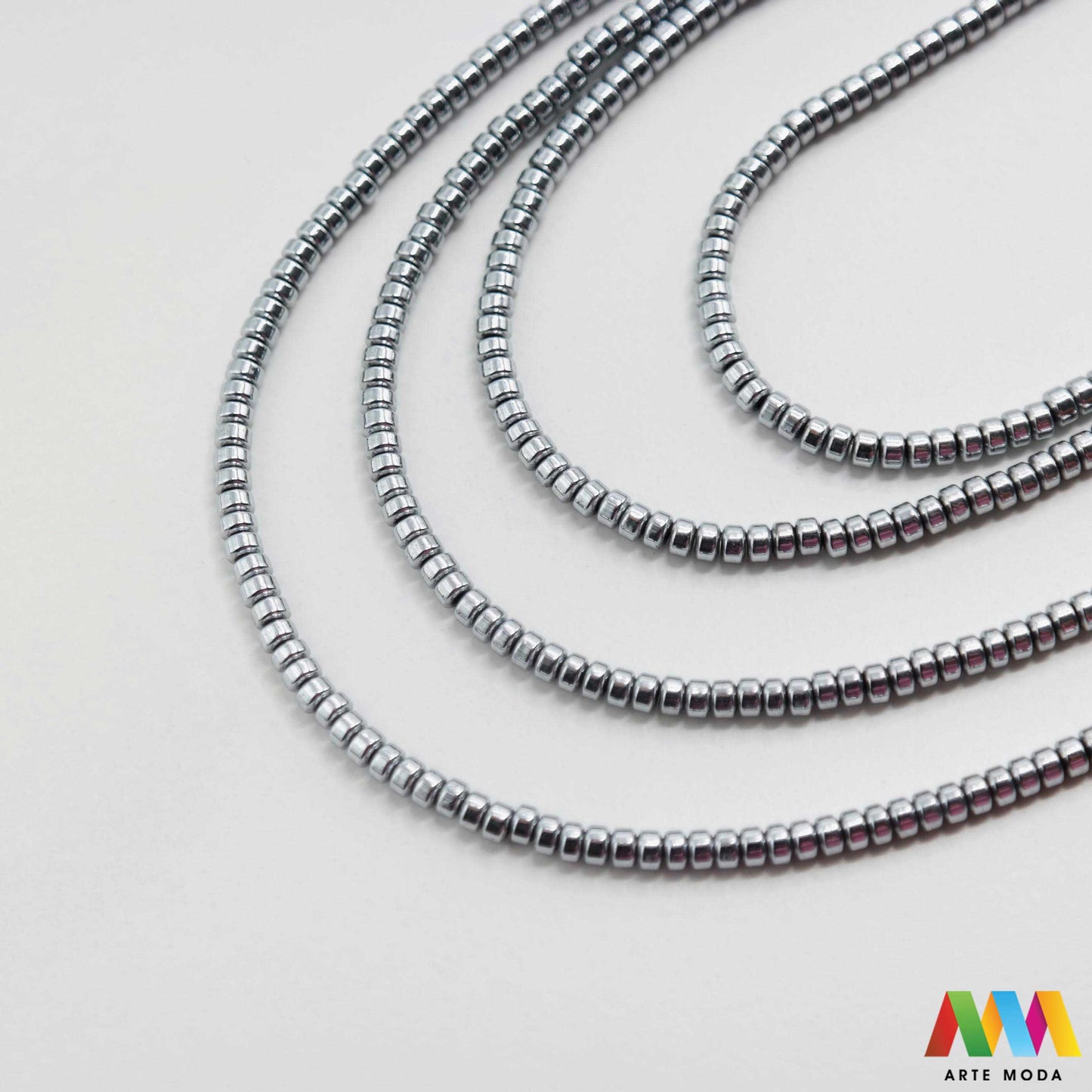 hematit krvavi kamen poludragi mineral metalni sjaj kvarc zrcalo kristal prirodni metalik meditacija zaštita repromaterijal Hematit (ili krvavi kamen) je prirodni mineral smeđe sive ili crne boje karakteriziran prisustvom hladnog metalnog sjaja Vjeruje se da pomaže u jačanju volje samopouzdanja i povezanosti s majkom zemljom Nakit izrađen od njega fascinira svojim tajanstvenim zrcalnim sjajem