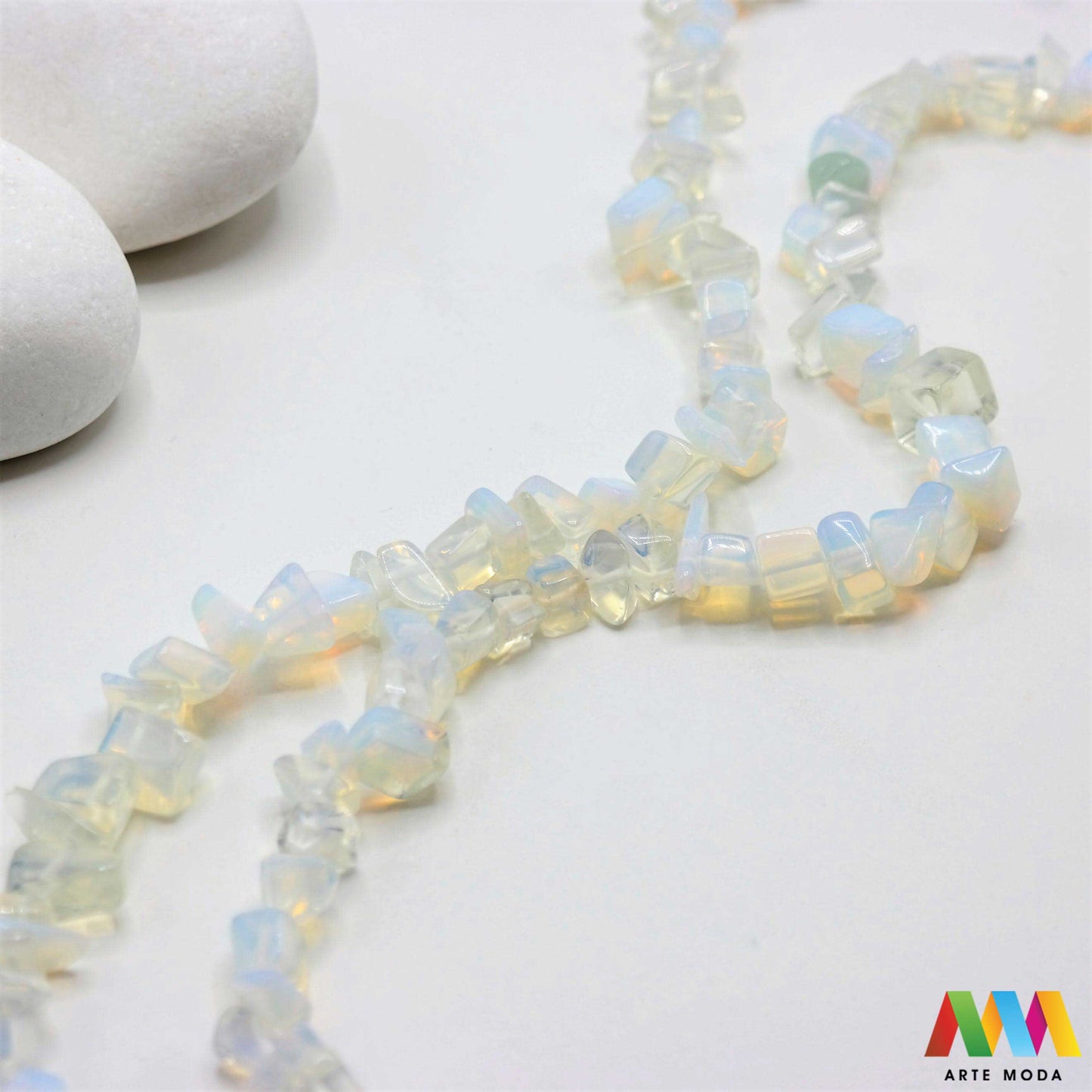 poludragi kamen čips kamenčići nakit diy ručni rad prirodni mineral kristal Mjesečev kamen Mali komadići prirodnog kamena različitih boja i tekstura idealni za izradu nakita dekoracija i umjetničkih projekata U našoj ponudi pronaći ćete široki izbor čipsa od popularnih poludragih kamenja poput ahata tirkiza ametista i mnogih drugih