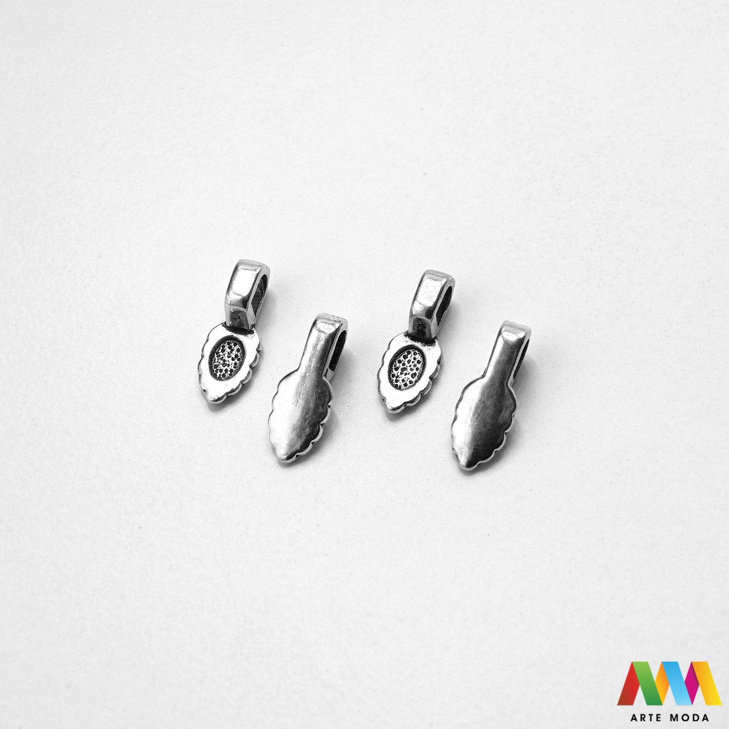 držači bailovi stiskači kvačice za privjeske spojnice vješalice nakit držač kamen metalni elementi DIY pribor srebrni zlatni montaža privjeska kristale poludrago vješanje privjesaka repromaterijali Pretvorite perle kamenje privjeske esencijalni vješanje vaših kreacija na lančiće konce Omogućuju profesionalan izgled sigurno nošenje poludragog kamenja kristala različitih stilova glatki gravirani filigranski boja srebro zlato bronca osigurajte čvrst elegantan spoj svom uradi sam nakitu arte moda repromaterijal