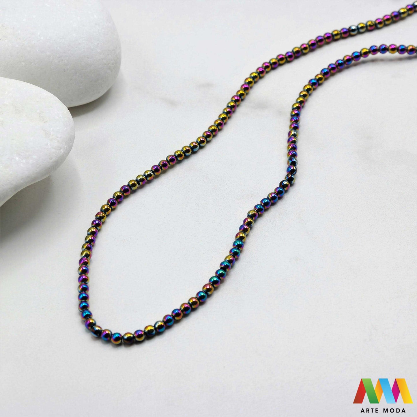 hematit krvavi kamen poludragi mineral metalni sjaj kvarc zrcalo kristal prirodni metalik meditacija zaštita repromaterijal Hematit (ili krvavi kamen) je prirodni mineral smeđe sive ili crne boje karakteriziran prisustvom hladnog metalnog sjaja Vjeruje se da pomaže u jačanju volje samopouzdanja i povezanosti s majkom zemljom Nakit izrađen od njega fascinira svojim tajanstvenim zrcalnim sjajem