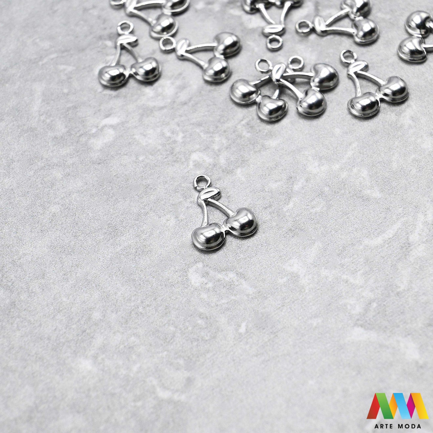 Trešnja privjesak jedna rupa od repromaterijal ogrlica narukvica nanožnica privjesci jednom rupom nehrđajućeg čelika za nakit nehrđajući čelik nakit pribor DIY ogrlice narukvice čelični inox elementi ručni rad 316L za graviranje imena Otkrijte našu kolekciju visokokvalitetnih privjesaka od nehrđajućeg čelika savršenih za izradu unikatnih ogrlica narukvica i drugih komada nakita Jednostavnog dizajna s jednom rupom ovi privjesci su idealni za graviranje i personalizaciju