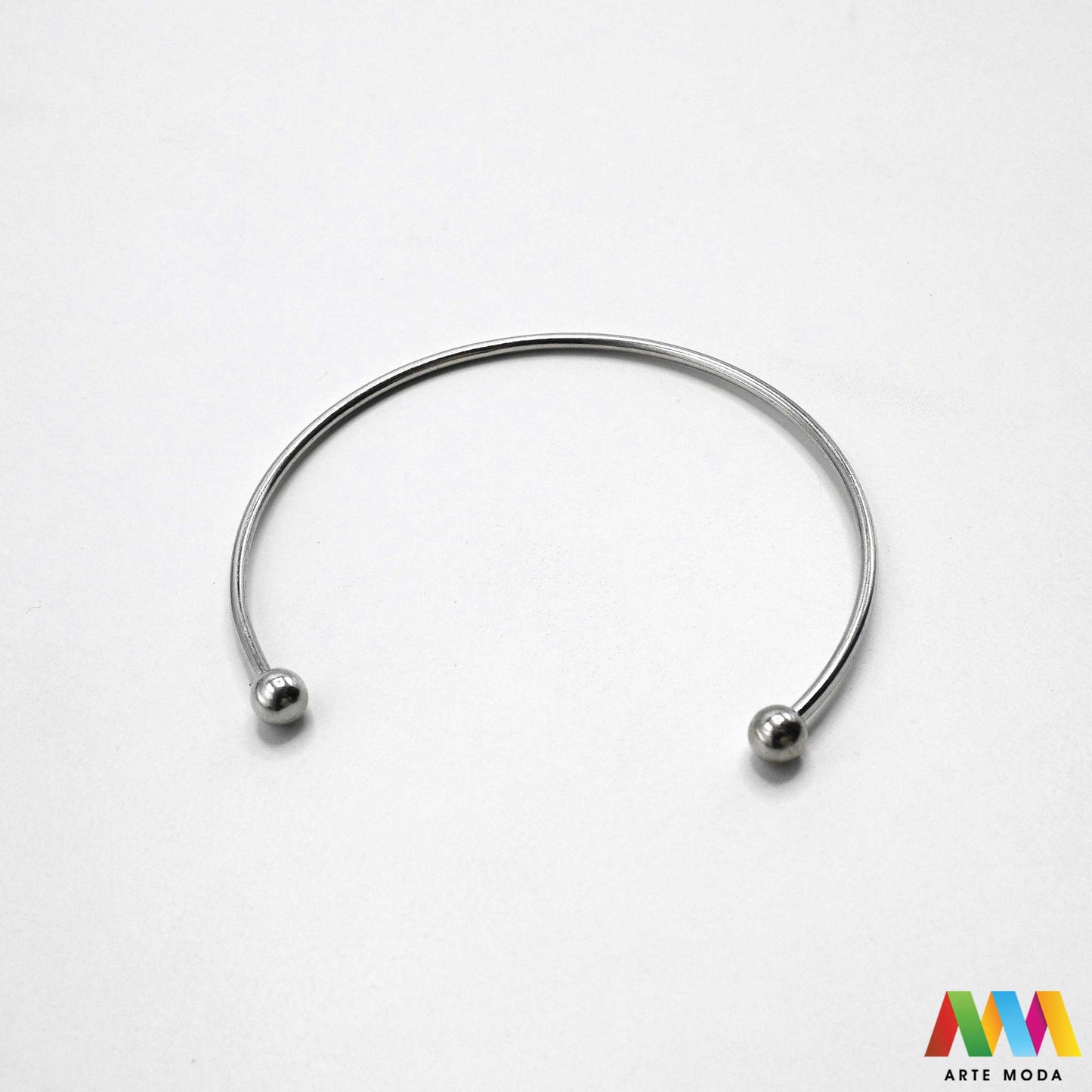 baza za narukvicu podloga osnova izrada narukvice pribor nakit s kuglica kuglicama kuglicom feder otvaranje Elegantna i izdržljiva baza za vaše jedinstvene kreacije Nudimo širok izbor metalnih baza različitih oblika i veličina Birajte između baza s ravnom pločicom za klasične narukvice ili baza s kuglicama za dodatak elegancije Kreirajte personalizirane narukvice po svojoj mjeri