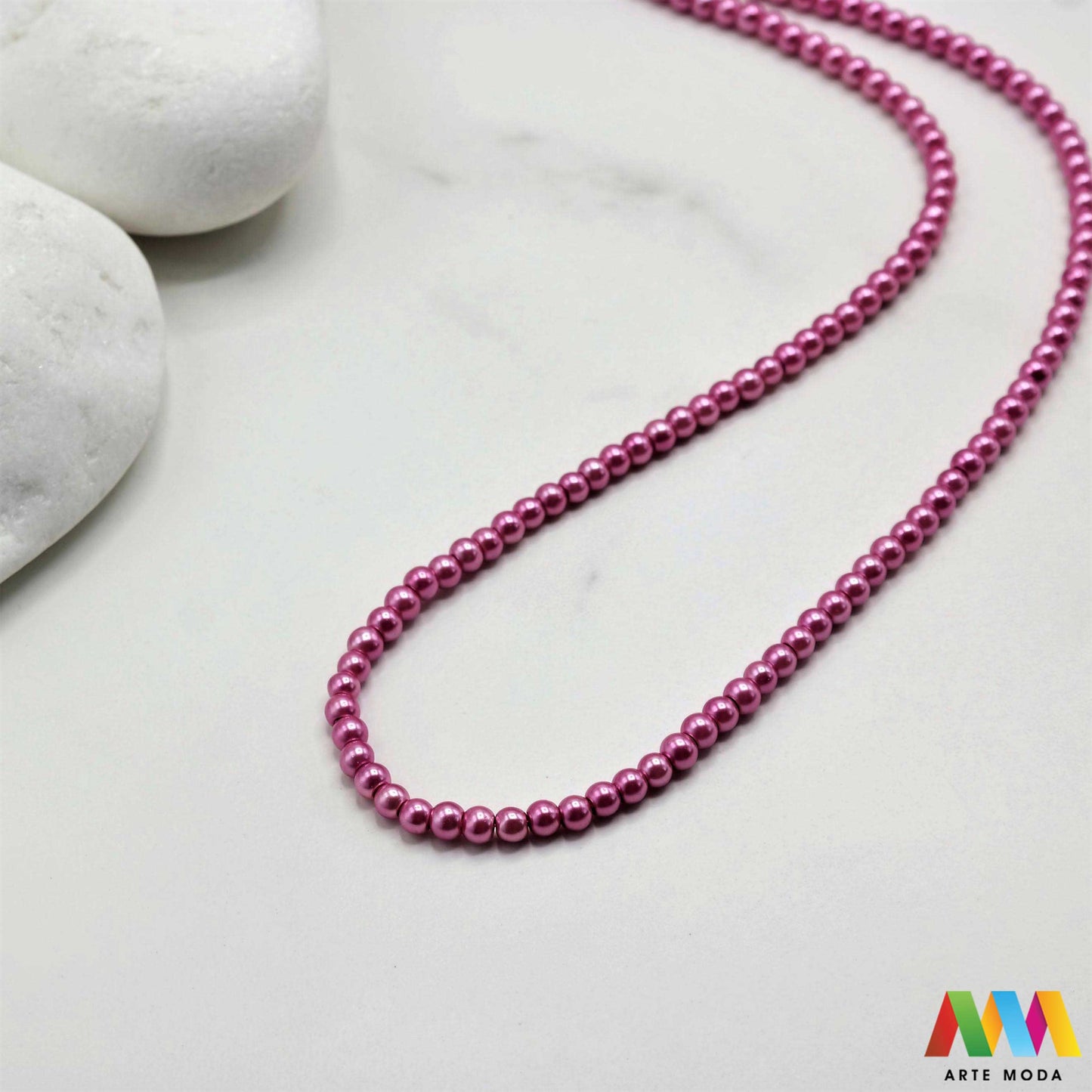 stakleni biseri niz staklo biser perle biserne zrna zrno perla staklene imitacija bisera sedefaste vjenčani nakit klasični DIY ogrlice bijeli u boji bisernim sjajem izrada nakita umjetni Za klasičnu eleganciju birajte staklene bisere imitacija bisera ima visok sedefasti sjaj i savršeno je glatka Idealni su za izradu vjenčanog nakita bezvremenskih ogrlica i narukvica raznim veličinama i bojama ovi biseri unose dašak luksuza u svaki uradi sam projekt Počnite nizati svoju eleganciju arte moda repromaterijal