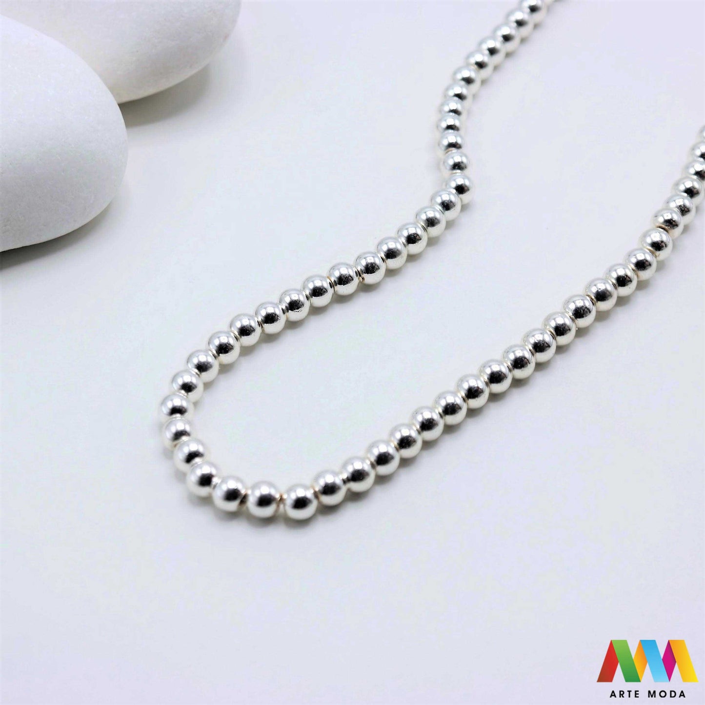 hematit krvavi kamen poludragi mineral metalni sjaj kvarc zrcalo kristal prirodni metalik meditacija zaštita repromaterijal Hematit (ili krvavi kamen) je prirodni mineral smeđe sive ili crne boje karakteriziran prisustvom hladnog metalnog sjaja Vjeruje se da pomaže u jačanju volje samopouzdanja i povezanosti s majkom zemljom Nakit izrađen od njega fascinira svojim tajanstvenim zrcalnim sjajem