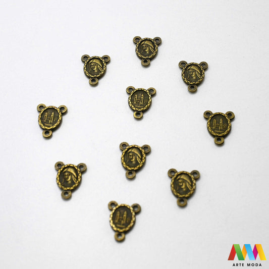 metalni razdjelnik konektor izrada krunice krunica metalni dijelovi krunicu repromaterijal sakralni nakit vjerski križić spojnica krunica perle pribor diy Majka Božja Međugorska Neizostavan element za svaku krunicu Ovi kvalitetni metalni razdjelnici poznati i kao konektori služe za spajanje dijelova krunice i naglašavaju njezinu središnju točku Izrađeni od izdržljivog metala naši razdjelnici su savršen izbor za izradu vlastitih krunica bilo da koristite perle staklo ili kamenje arte moda repromaterijal