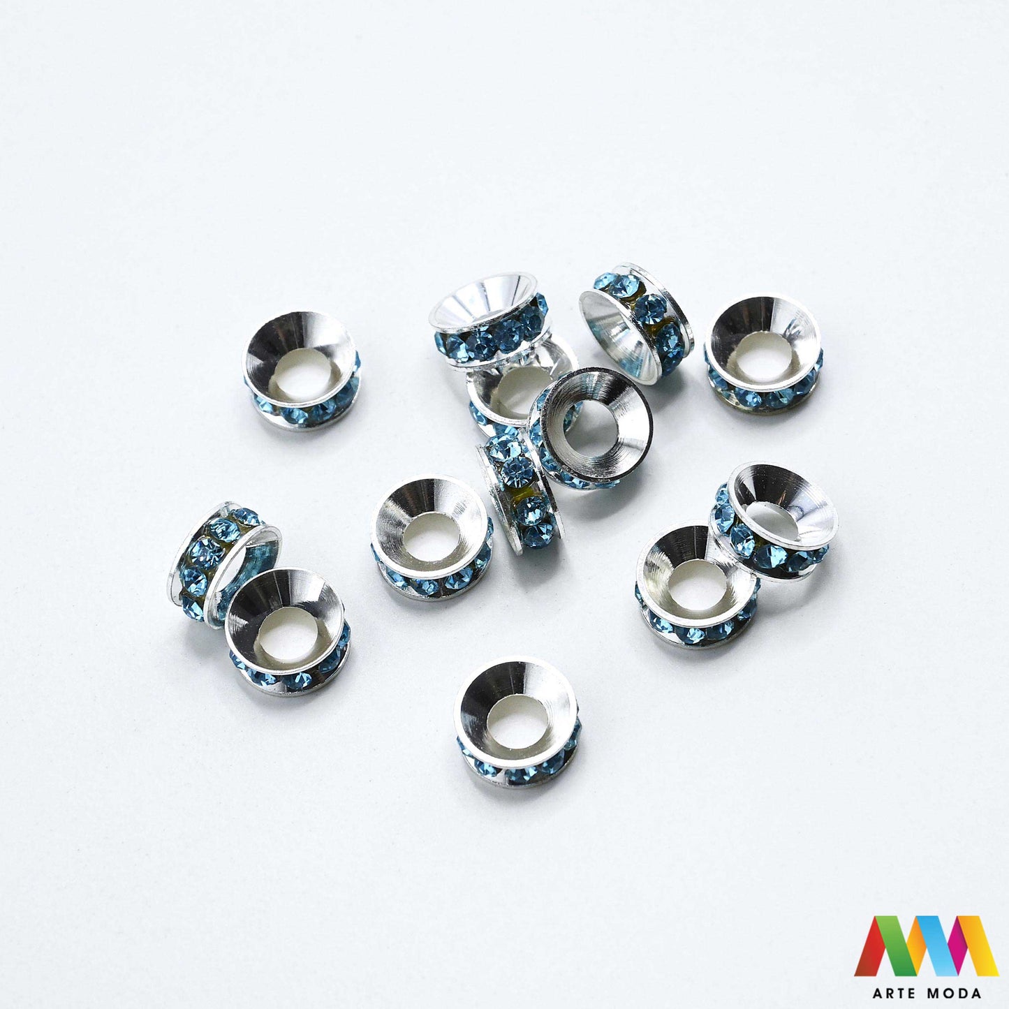 razdjelnik umetak spacer metalne izrada nakita DIY nakit distanceri metalni pribor separatori srebrne zlatne šajbice metalni za perle razmaknice komponente metal Mali ali ključni za profesionalan nakit Metalni umetci razdjelnici spacer perle služe za stvaranje razmaka i dodavanje sjaja perlama Sprječavaju trenje i ističu poludrago kamenje Neophodan element za izradu narukvica i ogrlica koje izgledaju bogatije i elegantnije arte moda repromaterijal