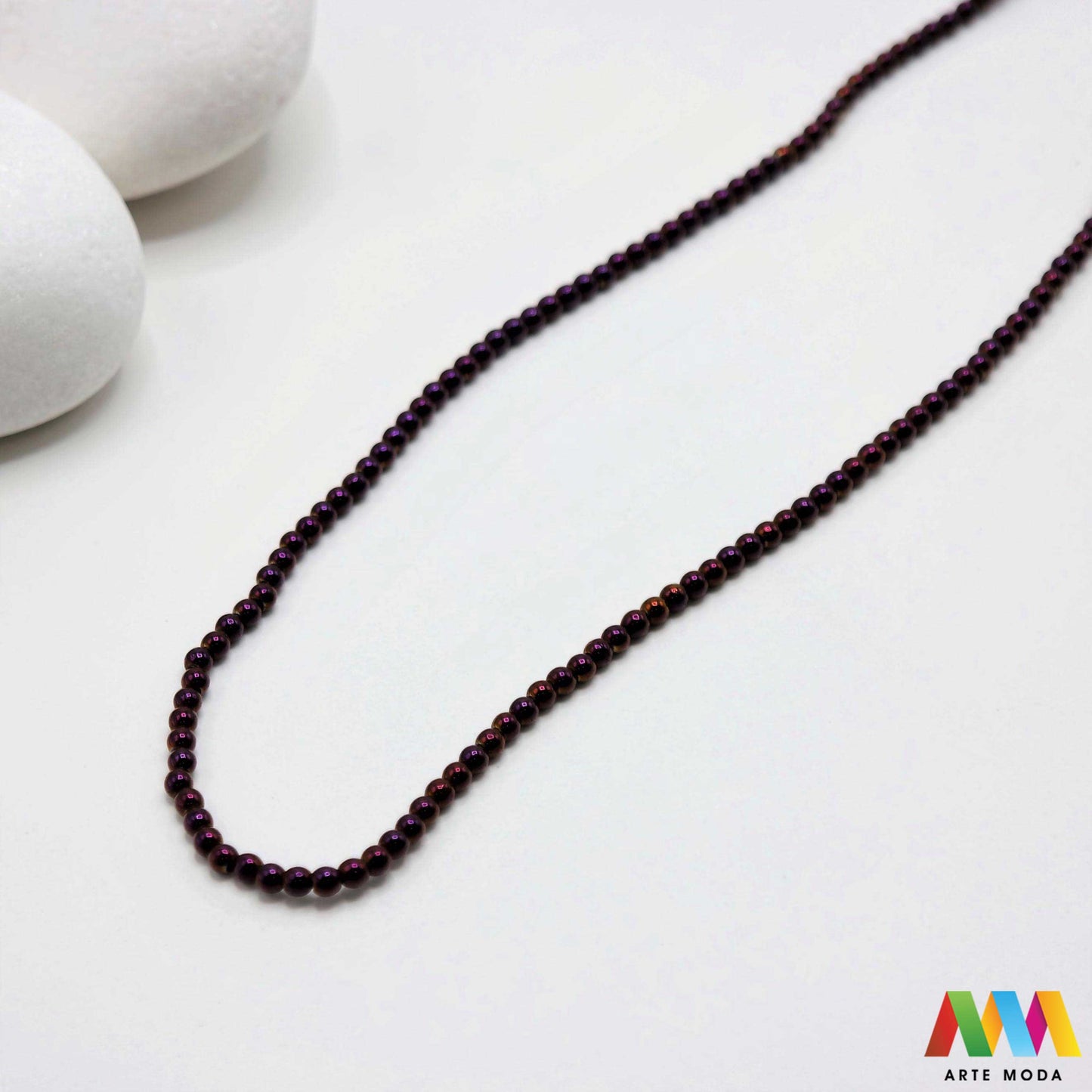 hematit krvavi kamen poludragi mineral metalni sjaj kvarc zrcalo kristal prirodni metalik meditacija zaštita repromaterijal Hematit (ili krvavi kamen) je prirodni mineral smeđe sive ili crne boje karakteriziran prisustvom hladnog metalnog sjaja Vjeruje se da pomaže u jačanju volje samopouzdanja i povezanosti s majkom zemljom Nakit izrađen od njega fascinira svojim tajanstvenim zrcalnim sjajem