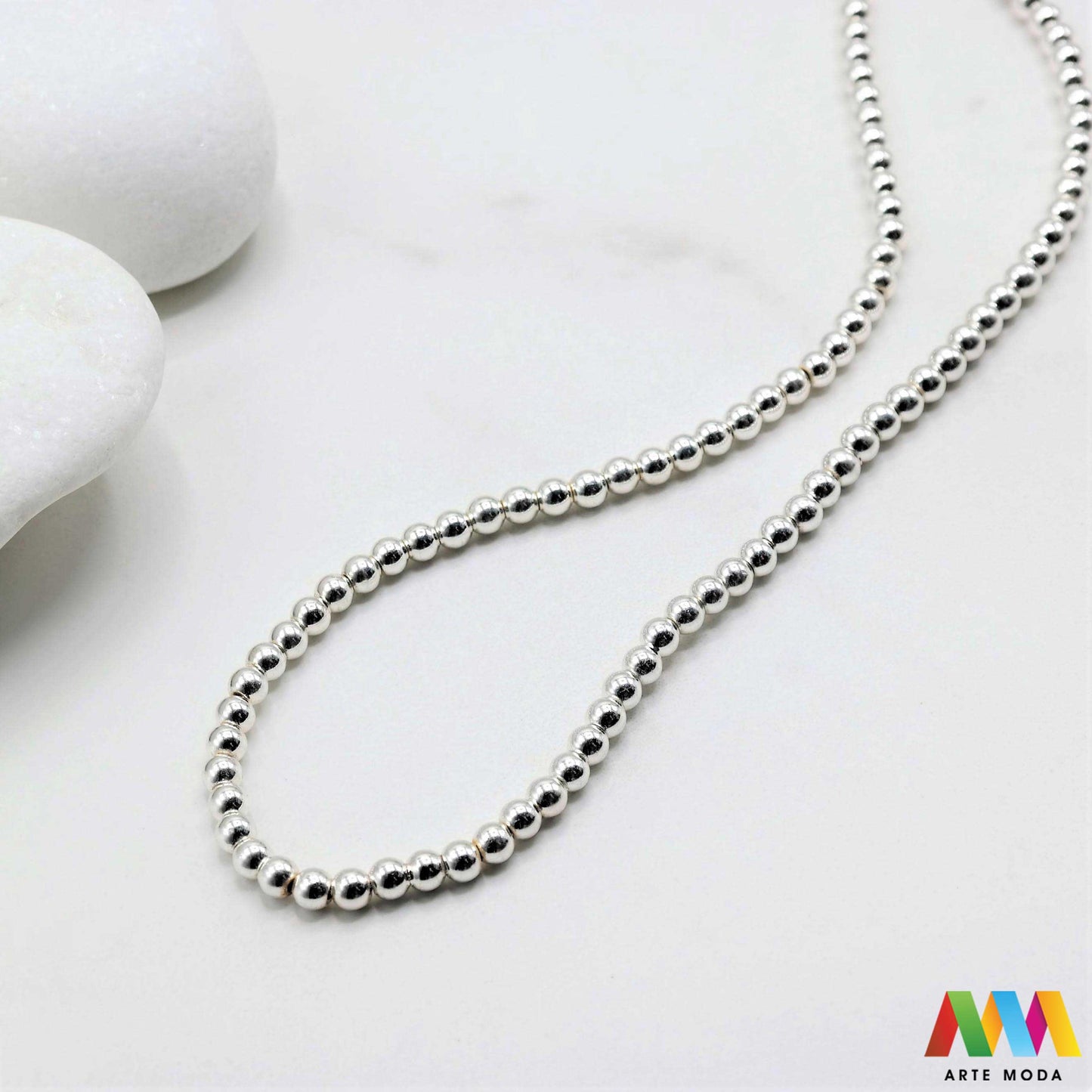 hematit krvavi kamen poludragi mineral metalni sjaj kvarc zrcalo kristal prirodni metalik meditacija zaštita repromaterijal Hematit (ili krvavi kamen) je prirodni mineral smeđe sive ili crne boje karakteriziran prisustvom hladnog metalnog sjaja Vjeruje se da pomaže u jačanju volje samopouzdanja i povezanosti s majkom zemljom Nakit izrađen od njega fascinira svojim tajanstvenim zrcalnim sjajem