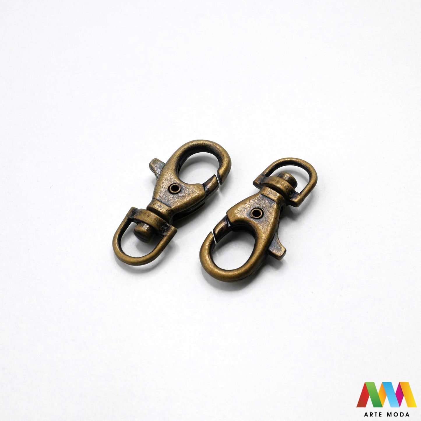 kopče metalne karabiner togl magnet kukice narukvice ogrlice zatvarači nakit DIY metalni pribor spajanje nakita srebrne zlatne karabin magnetne završne kopča narukvica ogrlica Osigurajte svoj nakit Metalne kopče su esencijalne za sigurno završavanje ogrlica i narukvica Birajte između karabin kopči pouzdanost magnetnih kopči lakoća i togl kopči stil Kvalitetni zatvarači u raznim bojama temelj svakog uradi sam nakit projekta arte moda repromaterijal