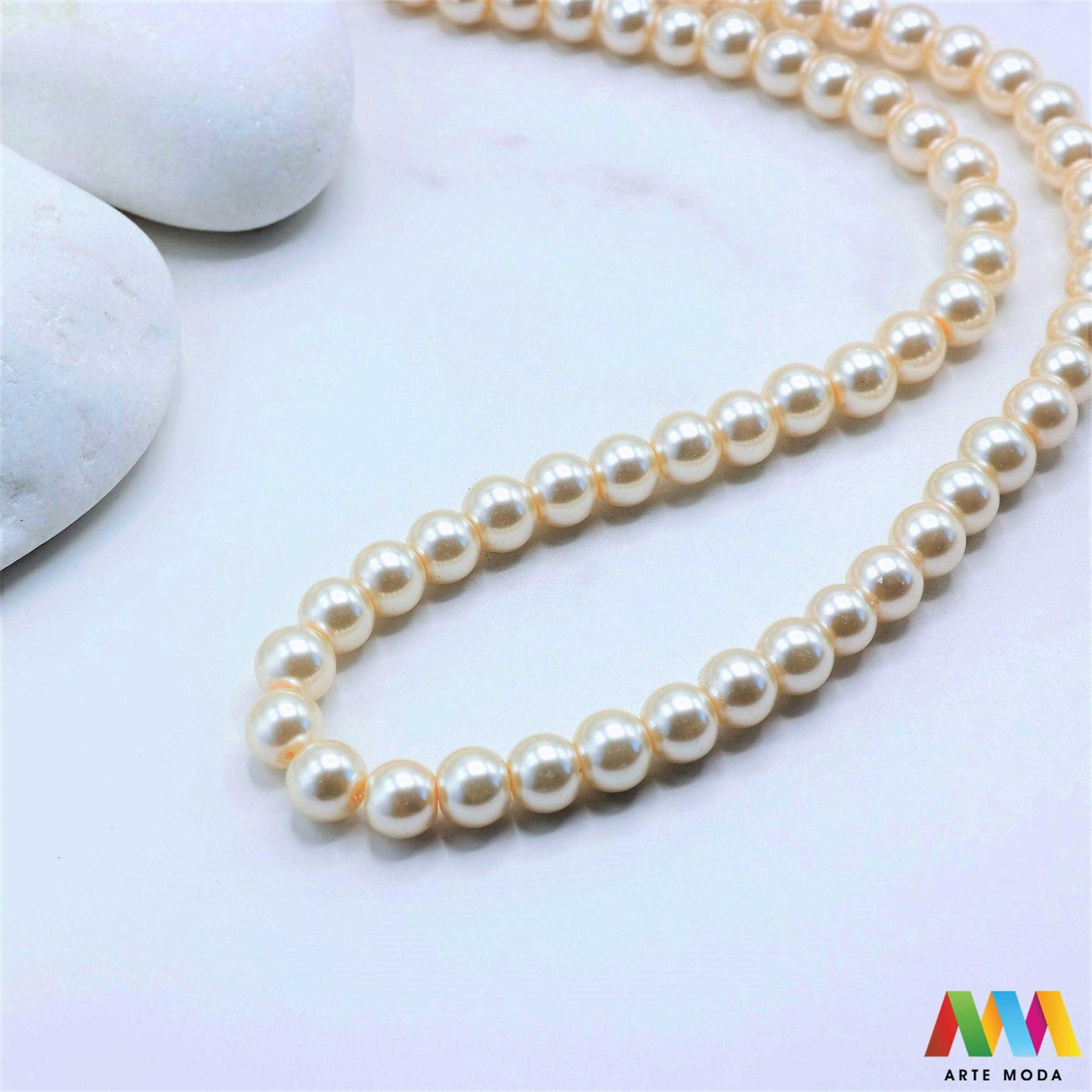 stakleni biseri niz staklo biser perle biserne zrna zrno perla staklene imitacija bisera sedefaste vjenčani nakit klasični DIY ogrlice bijeli u boji bisernim sjajem izrada nakita umjetni Za klasičnu eleganciju birajte staklene bisere imitacija bisera ima visok sedefasti sjaj i savršeno je glatka Idealni su za izradu vjenčanog nakita bezvremenskih ogrlica i narukvica raznim veličinama i bojama ovi biseri unose dašak luksuza u svaki uradi sam projekt Počnite nizati svoju eleganciju arte moda repromaterijal