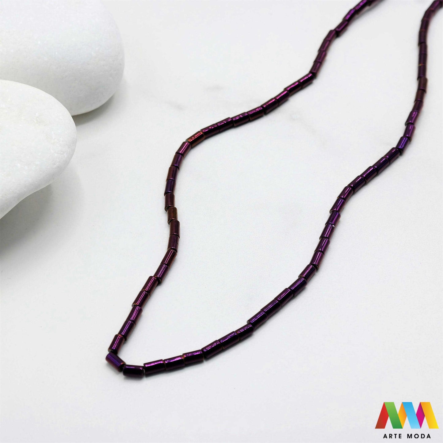 hematit krvavi kamen poludragi mineral metalni sjaj kvarc zrcalo kristal prirodni metalik meditacija zaštita repromaterijal Hematit (ili krvavi kamen) je prirodni mineral smeđe sive ili crne boje karakteriziran prisustvom hladnog metalnog sjaja Vjeruje se da pomaže u jačanju volje samopouzdanja i povezanosti s majkom zemljom Nakit izrađen od njega fascinira svojim tajanstvenim zrcalnim sjajem