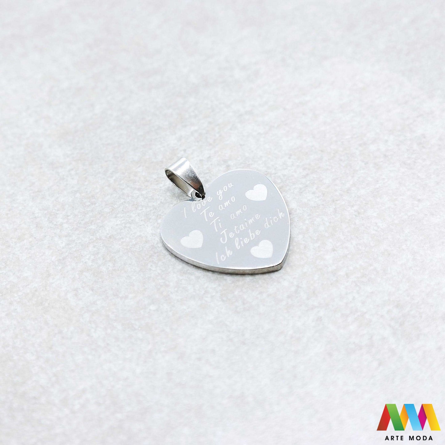 srce privjesak s jednom rupom jedna rupa privjesak od čelika repromaterijal čelični ogrlice ogrlica narukvica narukvice nanožnica nehrđajući Privjesci izrađeni od nehrđajućeg čelika 316L koji služe za izradu nakita poput narukvica ili ogrlica najčešće se koriste za nizanje ili uz pomoć alkice se stavljaju na sajlu gumu flaks i ostale materijale