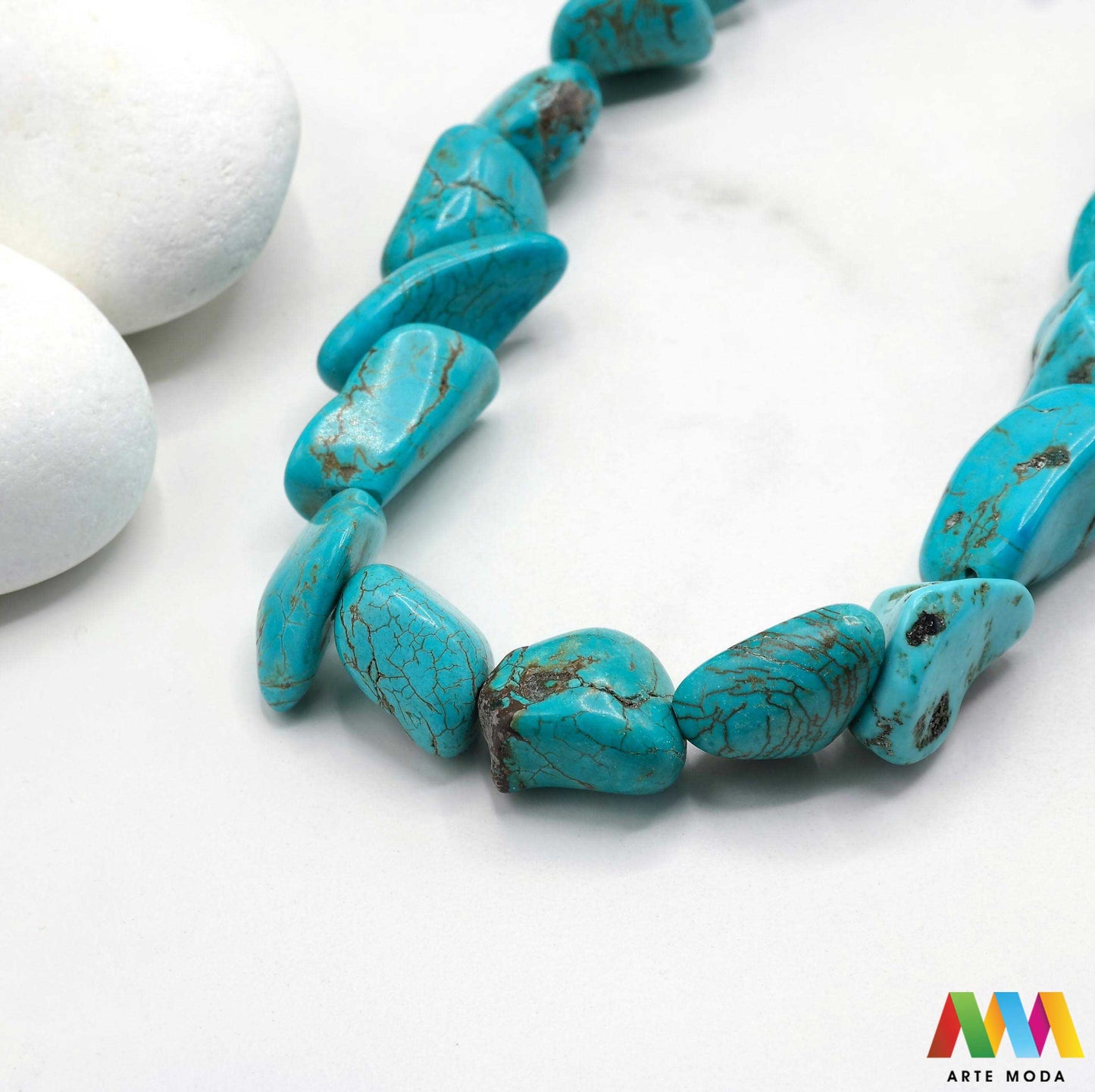 tirkiz poludragi kamen kristal mineral nakit prirodni meditacija zaštita sreća plava grlena čakra ljekovito kamenje energija kristala Simbol neba i mora ovaj prekrasni plavi poludragi kamen cijenjen je zbog svoje ljepote i metafizičkih svojstava Vjeruje se da pomaže u komunikaciji donosi sreću i štiti od negativne energije Savršen je za izradu nakita i meditaciju