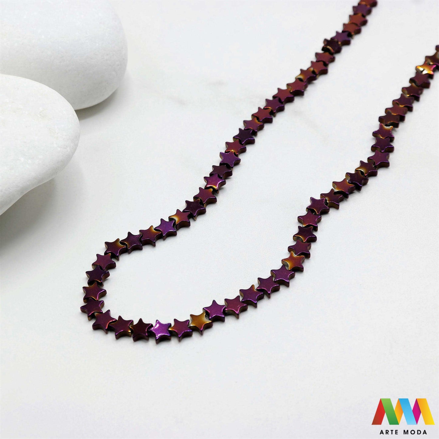 hematit krvavi kamen poludragi mineral metalni sjaj kvarc zrcalo kristal prirodni metalik meditacija zaštita repromaterijal Hematit (ili krvavi kamen) je prirodni mineral smeđe sive ili crne boje karakteriziran prisustvom hladnog metalnog sjaja Vjeruje se da pomaže u jačanju volje samopouzdanja i povezanosti s majkom zemljom Nakit izrađen od njega fascinira svojim tajanstvenim zrcalnim sjajem