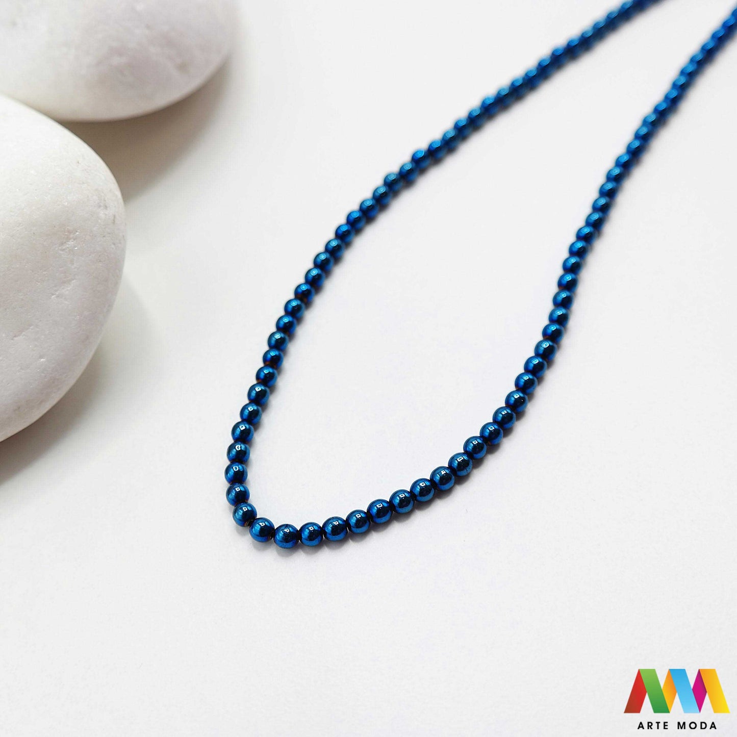 hematit krvavi kamen poludragi mineral metalni sjaj kvarc zrcalo kristal prirodni metalik meditacija zaštita repromaterijal Hematit (ili krvavi kamen) je prirodni mineral smeđe sive ili crne boje karakteriziran prisustvom hladnog metalnog sjaja Vjeruje se da pomaže u jačanju volje samopouzdanja i povezanosti s majkom zemljom Nakit izrađen od njega fascinira svojim tajanstvenim zrcalnim sjajem