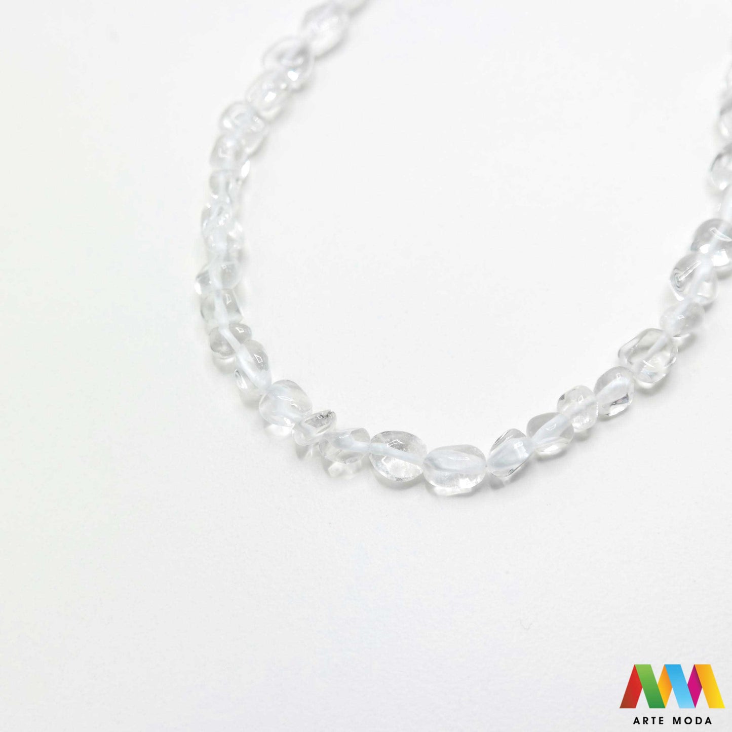 gorski kristal čisti kvarc kvarcni stjenoviti kremen poludrago kamenje repromaterijal poludragi kamen mineral perle nakit meditacija isceljenje čišćenje energije aura energetska pojačala prozirni čisti kristaloterapija Gorski kristal je kamen svih kamena Simbol čistoće svjetlosti moćne energije Smatra se univerzalnim iscjeliteljem jer pojačava energiju čisti čakre pretvara negativnost u pozitivu izradu nakita meditaciju čišćenje prostora Birajte perle različitih dimenzija i oblika arte moda repromaterijal