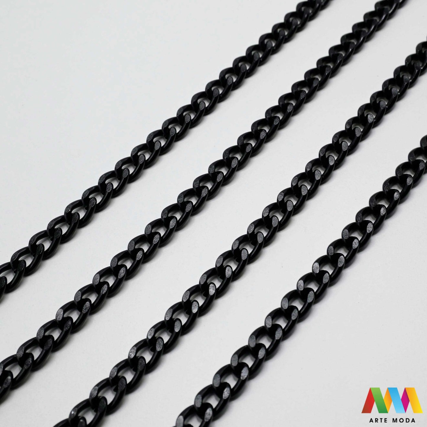 aluminijski lanac torbe ruksak nakit lagani izrada aluminij DIY materijal remen ogrlice narukvice karike ručke pribor komponente ukrasni repromaterijal Želite lagan i trendi materijal Aluminijski lanci savršeni su za vaše projekte Idealni su za izradu laganih remena za torbe ili statement nakita ogrlice narukvice Lakši su od klasičnih metala ne opterećuju i dolaze u raznim bojama i debljinama Lako ih je rezati i oblikovati laganu eleganciju za svoj uradi sam nakit i modne dodatke arte moda repromaterijal