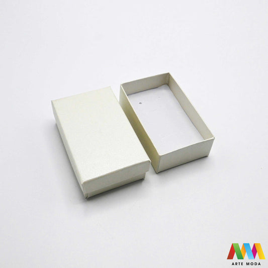 kutijice ukrasne kartonske kutije za nakit poklon ambalaža darivanje pakiranje poklopac prstenje ogrlice naušnice luksuzne elegantne ručni rad personalizirane dar Savršeno pakiranje ljepota vaših kreacija elegantnih i čvrstih kartonskih kutija izrađenih od kvalitetnog papira s mekanim umetkom od spužve prstenje ogrlice naušnice i narukvice nježnu zaštitu od ogrebotina dodaju dašak luksuza i profinjenosti vašem poklonu izloženom nakitu Dostupne u raznim veličinama bojama i dezenima arte moda repromaterijal