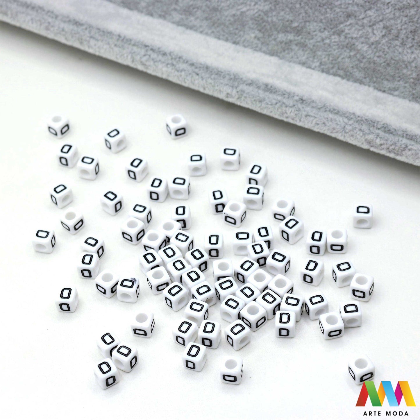 slova brojevi plastične nizanje imenom narukvice prijateljstva dječji nakit personalizirani kockaste perle okrugle abeceda DIY ručni rad izrada mix mješana Stvorite personalizirani nakit s našim plastičnim slovima i brojevima Perle u obliku kocki i krugova idealne su za izradu narukvica s imenom i porukama Lagane su šarene i savršene za dječji nakit i narukvice prijateljstva Lako nizanje za maksimalnu uradi sam zabavu arte moda repromaterijal