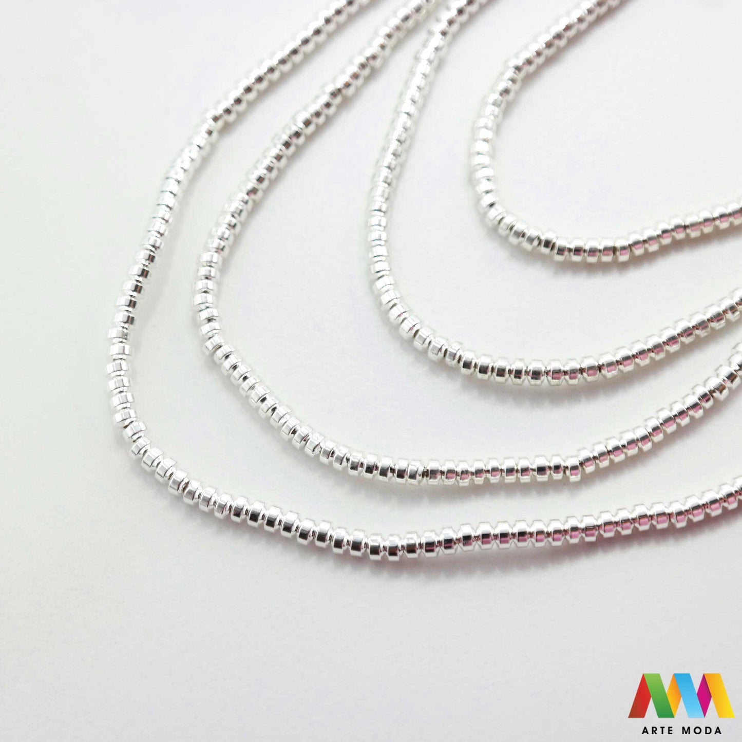 hematit krvavi kamen poludragi mineral metalni sjaj kvarc zrcalo kristal prirodni metalik meditacija zaštita repromaterijal Hematit (ili krvavi kamen) je prirodni mineral smeđe sive ili crne boje karakteriziran prisustvom hladnog metalnog sjaja Vjeruje se da pomaže u jačanju volje samopouzdanja i povezanosti s majkom zemljom Nakit izrađen od njega fascinira svojim tajanstvenim zrcalnim sjajem