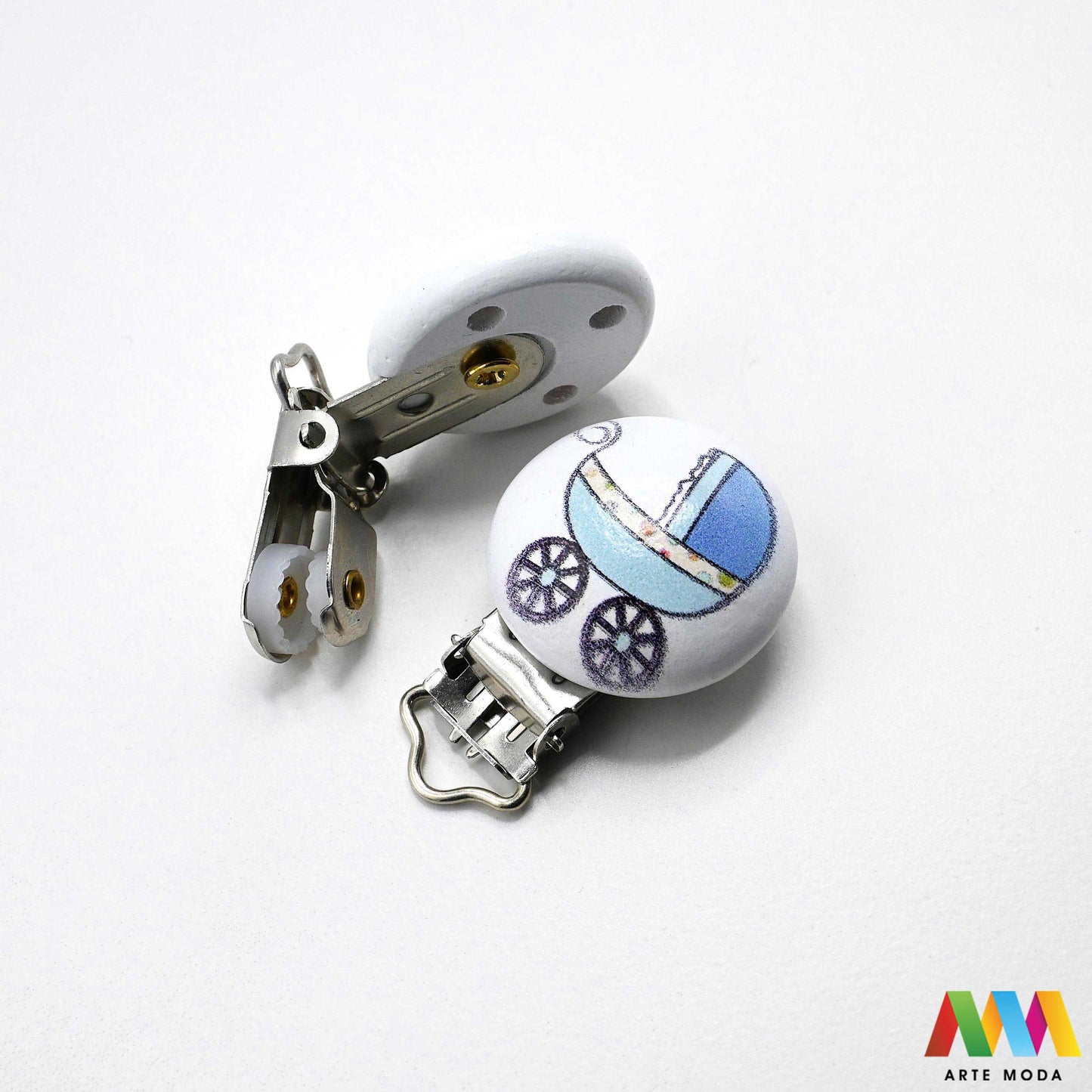 metalne kopče drvene za dude pribor bebe djeca personalizirane repromaterijal duda beba drveni element Kolica Savršen izbor za izradu sigurnih i jedinstvenih duda za vaše najmlađe Kombinacija izdržljivog metala i toplog drveta daje ovim kopčama elegantan izgled i čini ih idealnim za personalizaciju Naše kopče su sigurne za djecu bez oštrih rubova i izrađene od kvalitetnih materijala