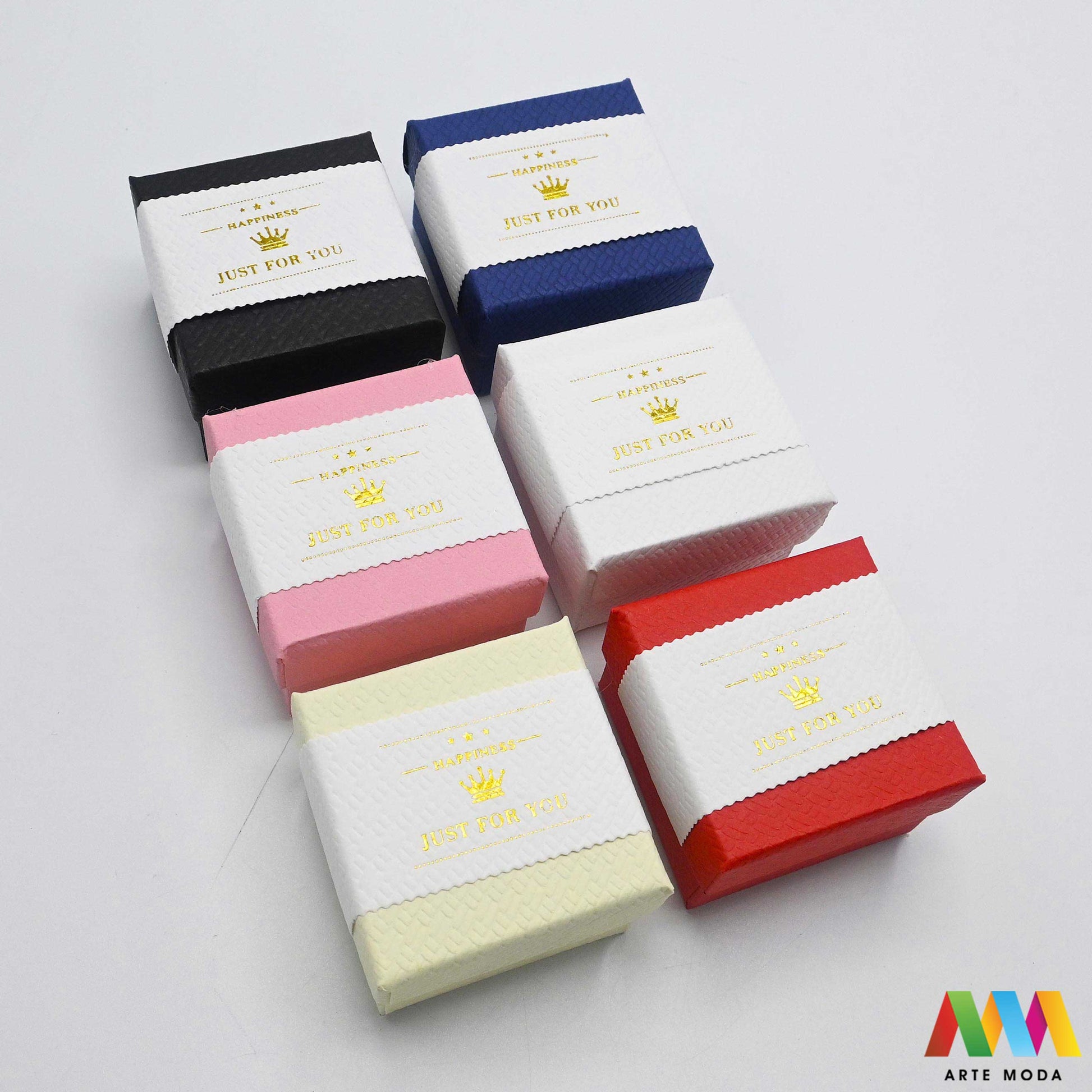 kutijice ukrasne kartonske kutije za nakit poklon ambalaža darivanje pakiranje poklopac prstenje ogrlice naušnice luksuzne elegantne ručni rad personalizirane dar Savršeno pakiranje ljepota vaših kreacija elegantnih i čvrstih kartonskih kutija izrađenih od kvalitetnog papira s mekanim umetkom od spužve prstenje ogrlice naušnice i narukvice nježnu zaštitu od ogrebotina dodaju dašak luksuza i profinjenosti vašem poklonu izloženom nakitu Dostupne u raznim veličinama bojama i dezenima arte moda repromaterijal