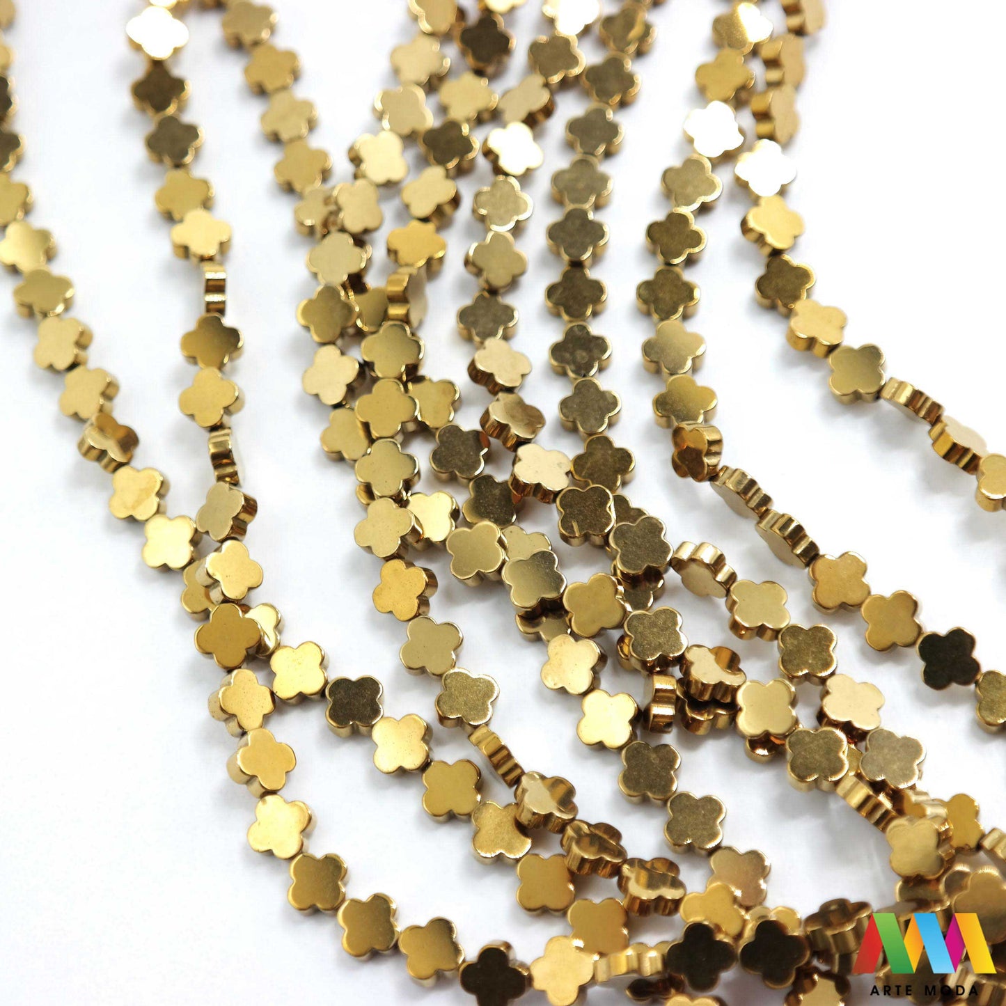 hematit krvavi kamen poludragi mineral metalni sjaj kvarc zrcalo kristal prirodni metalik meditacija zaštita repromaterijal Hematit (ili krvavi kamen) je prirodni mineral smeđe sive ili crne boje karakteriziran prisustvom hladnog metalnog sjaja Vjeruje se da pomaže u jačanju volje samopouzdanja i povezanosti s majkom zemljom Nakit izrađen od njega fascinira svojim tajanstvenim zrcalnim sjajem