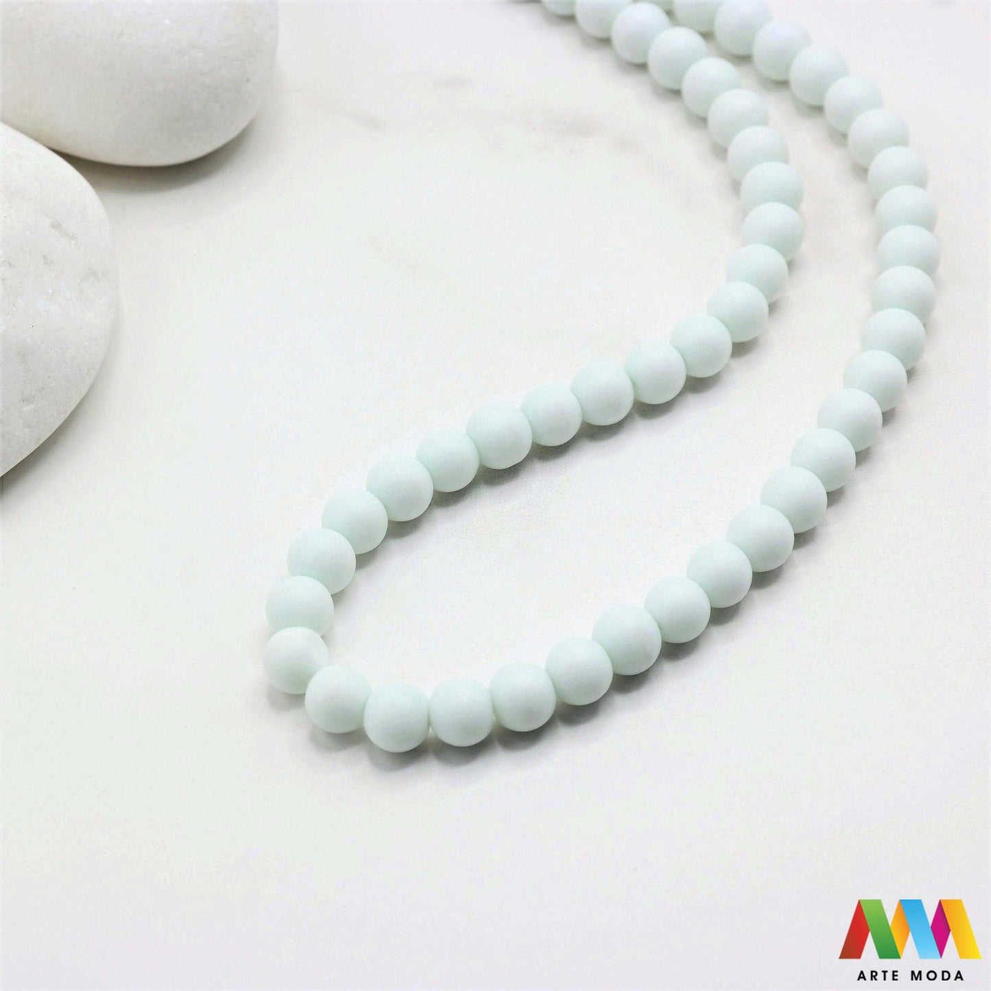 stakleni niz staklo perle zrna zrno staklena perla okrugle okrugla Staklene okrugle perle koje služe za nizanje i izradu nakita poput narukvica i ogrlica te torbica i ostalih modnih dodataka