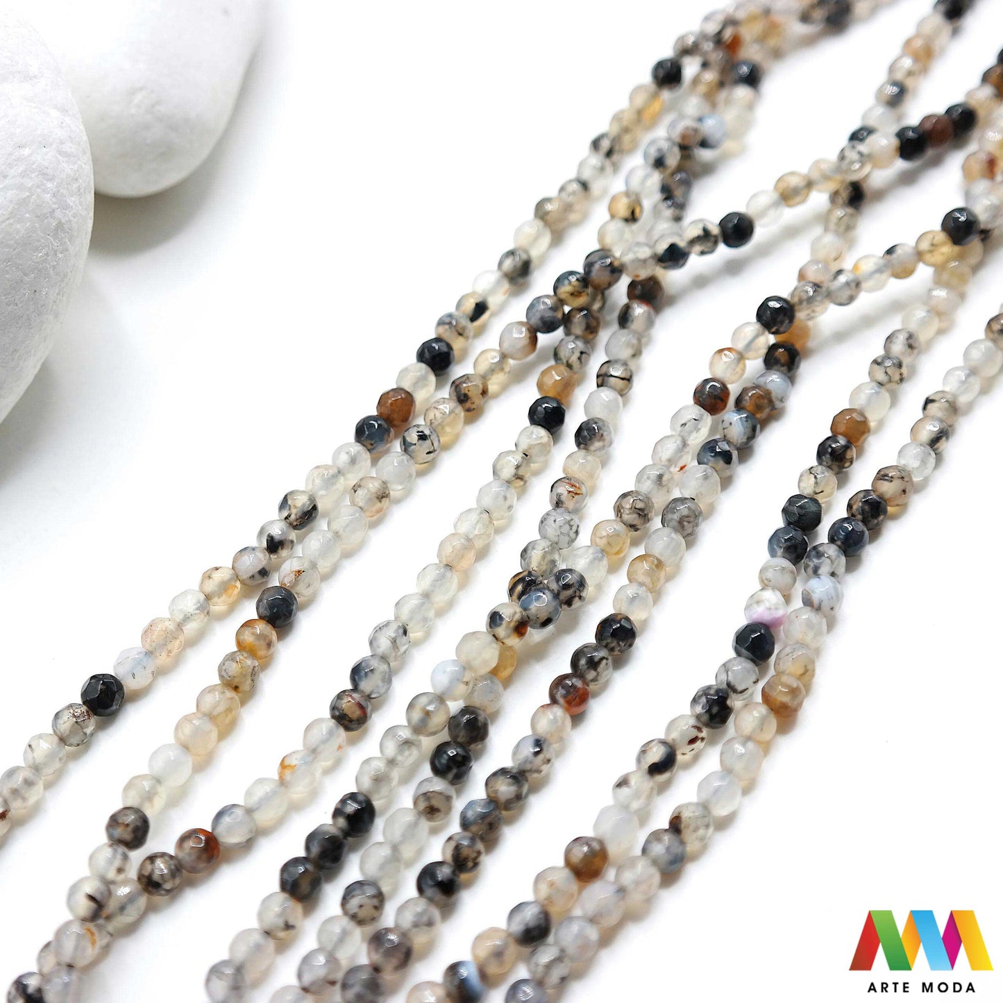 poludragi kamen ahat kristal kalcedon polu dragi poludrago kamenje dragulj mineral kvarc Ahat je jedan od najrasprostranjenijih kristala na planeti Ahat spada u grupu kalcedona izrazito je dekorativan te se od njega izrađuje lijepi nakit i ukrasni predmeti U Hrvatskoj je poznati Lepoglavski Ahat s brda Gaveznica