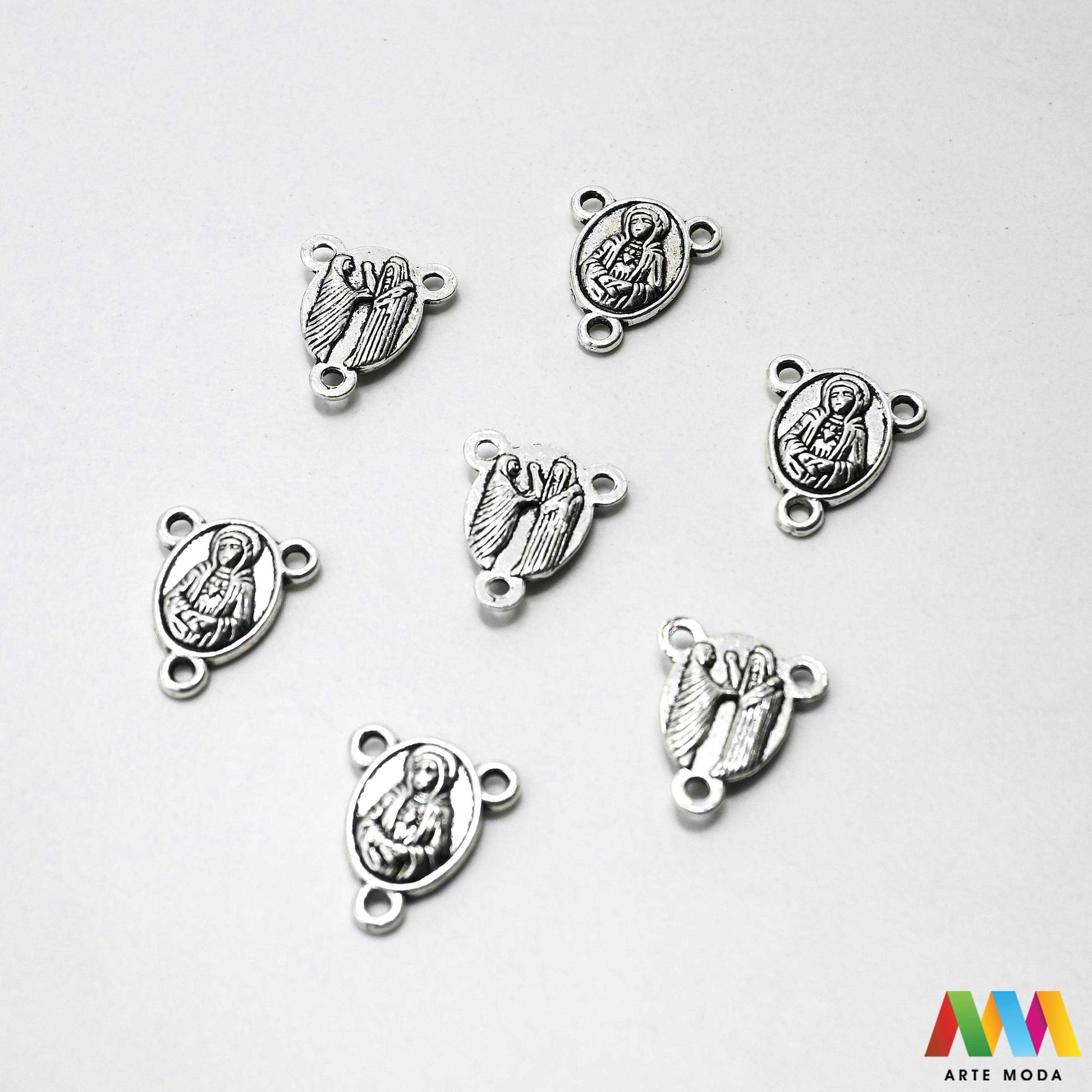 metalni razdjelnik konektor izrada krunice krunica metalni dijelovi krunicu repromaterijal sakralni nakit vjerski križić spojnica krunica perle pribor diy za krunicu Neizostavan element za svaku krunicu Ovi kvalitetni metalni razdjelnici poznati i kao konektori služe za spajanje dijelova krunice i naglašavaju njezinu središnju točku Izrađeni od izdržljivog metala naši razdjelnici su savršen izbor za izradu vlastitih krunica bilo da koristite perle staklo ili kamenje arte moda repromaterijal