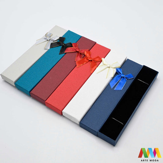 kutijice ukrasne kartonske kutije za nakit poklon ambalaža darivanje pakiranje poklopac prstenje ogrlice naušnice luksuzne elegantne ručni rad personalizirane dar Savršeno pakiranje ljepota vaših kreacija elegantnih i čvrstih kartonskih kutija izrađenih od kvalitetnog papira s mekanim umetkom od spužve prstenje ogrlice naušnice i narukvice nježnu zaštitu od ogrebotina dodaju dašak luksuza i profinjenosti vašem poklonu izloženom nakitu Dostupne u raznim veličinama bojama i dezenima arte moda repromaterijal