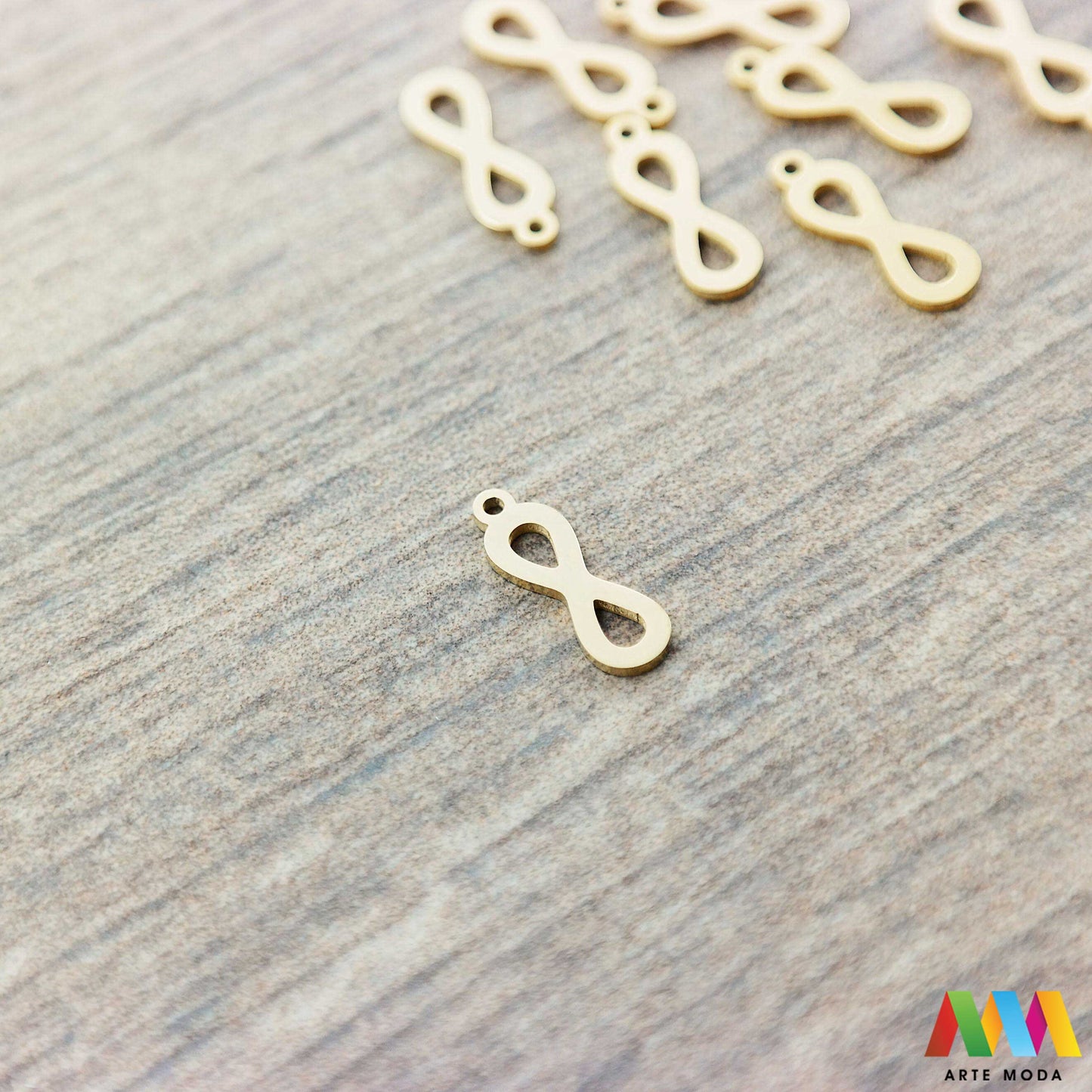 beskonačno privjesak s jednom rupom jedna rupa privjesak od čelika repromaterijal čelični ogrlice ogrlica narukvica narukvice nanožnica nehrđajući Privjesci izrađeni od nehrđajućeg čelika 316L koji služe za izradu nakita poput narukvica ili ogrlica najčešće se koriste za nizanje ili uz pomoć alkice se stavljaju na sajlu gumu flaks i ostale materijale