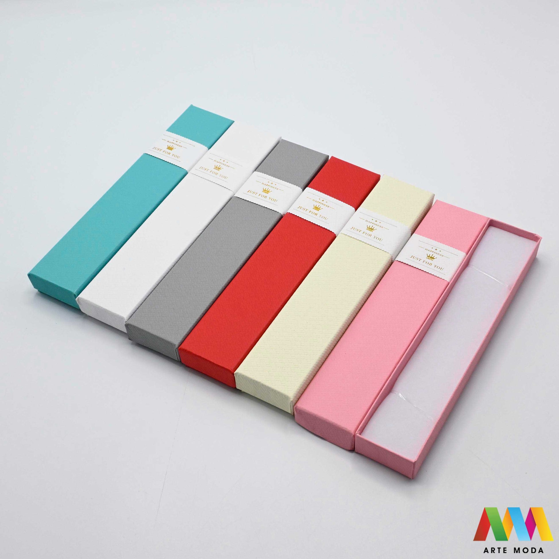 kutijice ukrasne kartonske kutije za nakit poklon ambalaža darivanje pakiranje poklopac prstenje ogrlice naušnice luksuzne elegantne ručni rad personalizirane dar Savršeno pakiranje ljepota vaših kreacija elegantnih i čvrstih kartonskih kutija izrađenih od kvalitetnog papira s mekanim umetkom od spužve prstenje ogrlice naušnice i narukvice nježnu zaštitu od ogrebotina dodaju dašak luksuza i profinjenosti vašem poklonu izloženom nakitu Dostupne u raznim veličinama bojama i dezenima arte moda repromaterijal