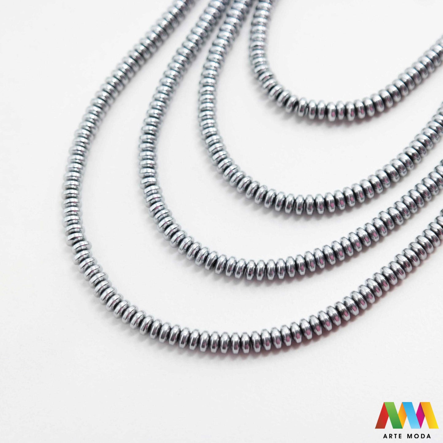 hematit krvavi kamen poludragi mineral metalni sjaj kvarc zrcalo kristal prirodni metalik meditacija zaštita repromaterijal Hematit (ili krvavi kamen) je prirodni mineral smeđe sive ili crne boje karakteriziran prisustvom hladnog metalnog sjaja Vjeruje se da pomaže u jačanju volje samopouzdanja i povezanosti s majkom zemljom Nakit izrađen od njega fascinira svojim tajanstvenim zrcalnim sjajem