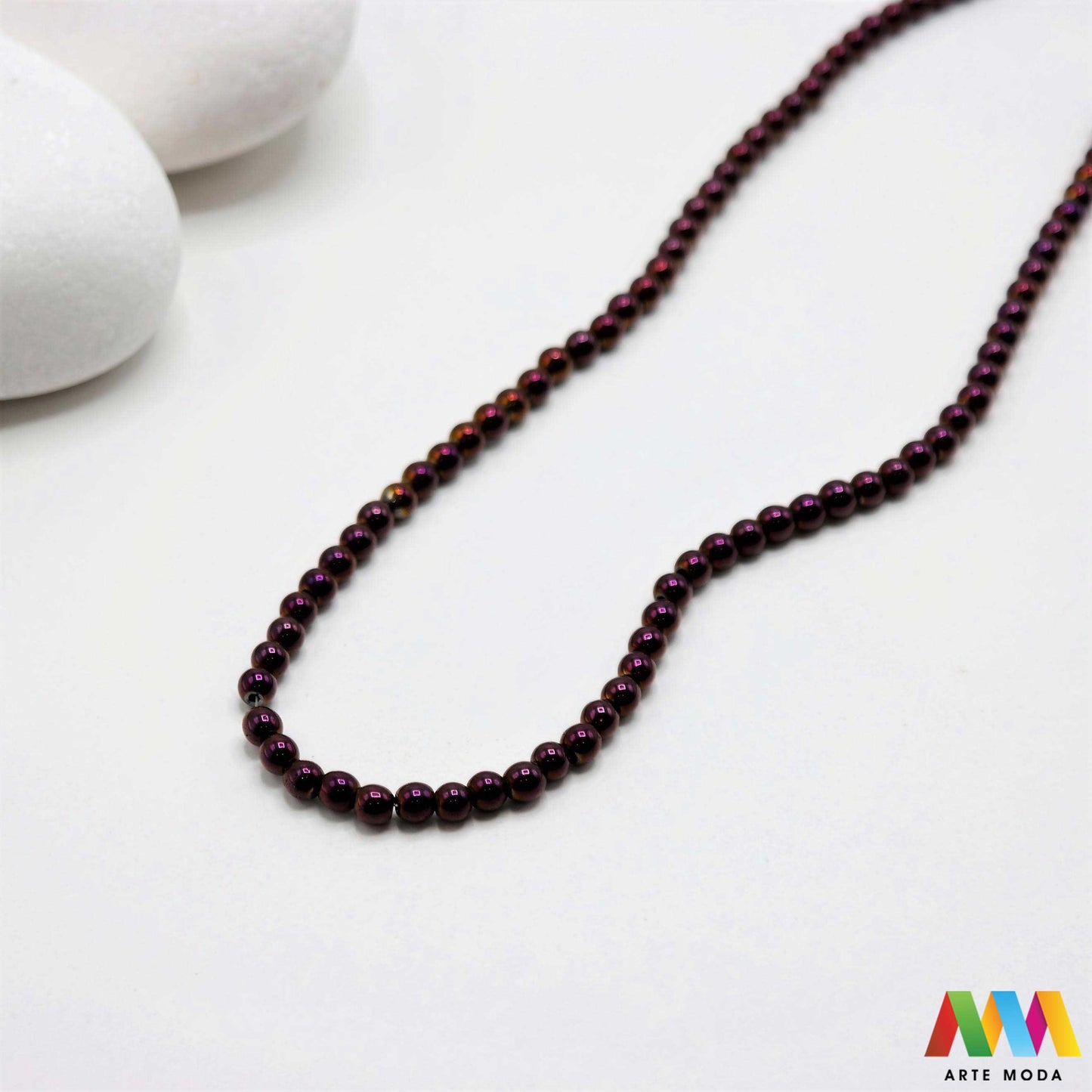 hematit krvavi kamen poludragi mineral metalni sjaj kvarc zrcalo kristal prirodni metalik meditacija zaštita repromaterijal Hematit (ili krvavi kamen) je prirodni mineral smeđe sive ili crne boje karakteriziran prisustvom hladnog metalnog sjaja Vjeruje se da pomaže u jačanju volje samopouzdanja i povezanosti s majkom zemljom Nakit izrađen od njega fascinira svojim tajanstvenim zrcalnim sjajem