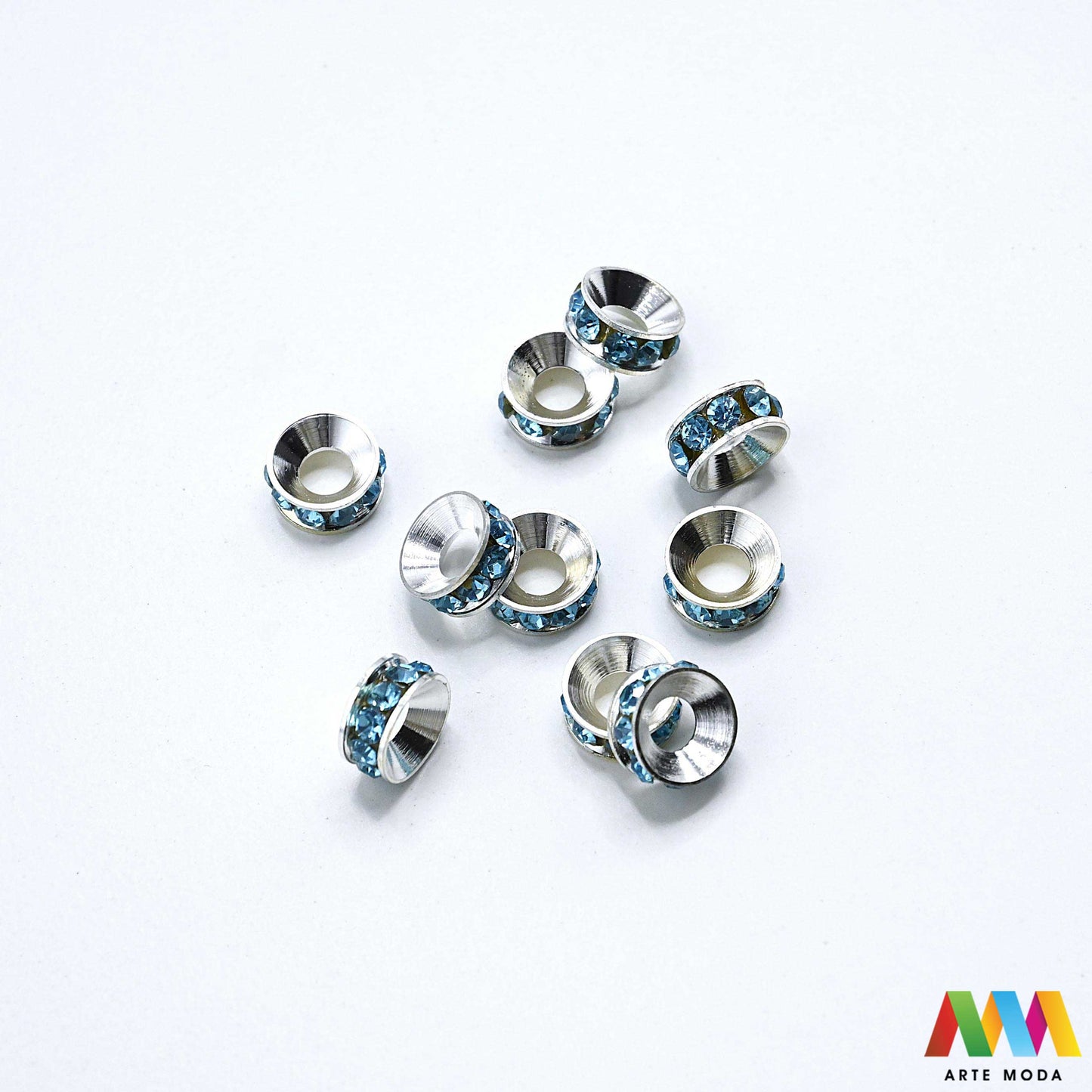 razdjelnik umetak spacer metalne izrada nakita DIY nakit distanceri metalni pribor separatori srebrne zlatne šajbice metalni za perle razmaknice komponente metal Mali ali ključni za profesionalan nakit Metalni umetci razdjelnici spacer perle služe za stvaranje razmaka i dodavanje sjaja perlama Sprječavaju trenje i ističu poludrago kamenje Neophodan element za izradu narukvica i ogrlica koje izgledaju bogatije i elegantnije arte moda repromaterijal