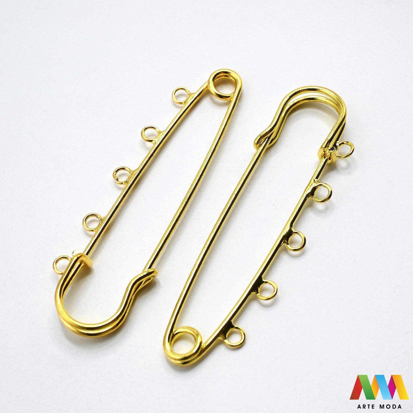 iglice za broš broševi nakit pribor izrada broševa DIY elementi metalne iglice sigurnosne baza šivanje ručni rad modni dodaci Otkrij našu široku paletu iglica za broševe i daj oduška svojoj kreativnosti! Bez obzira na to želiš li izraditi elegantni broš za posebnu prigodu ili zabavan broš za svaki dan kod nas ćeš pronaći savršenu iglicu Nudimo iglice različitih veličina materijala i završnica kako bi tvoji broševi bili zaista jedinstveni