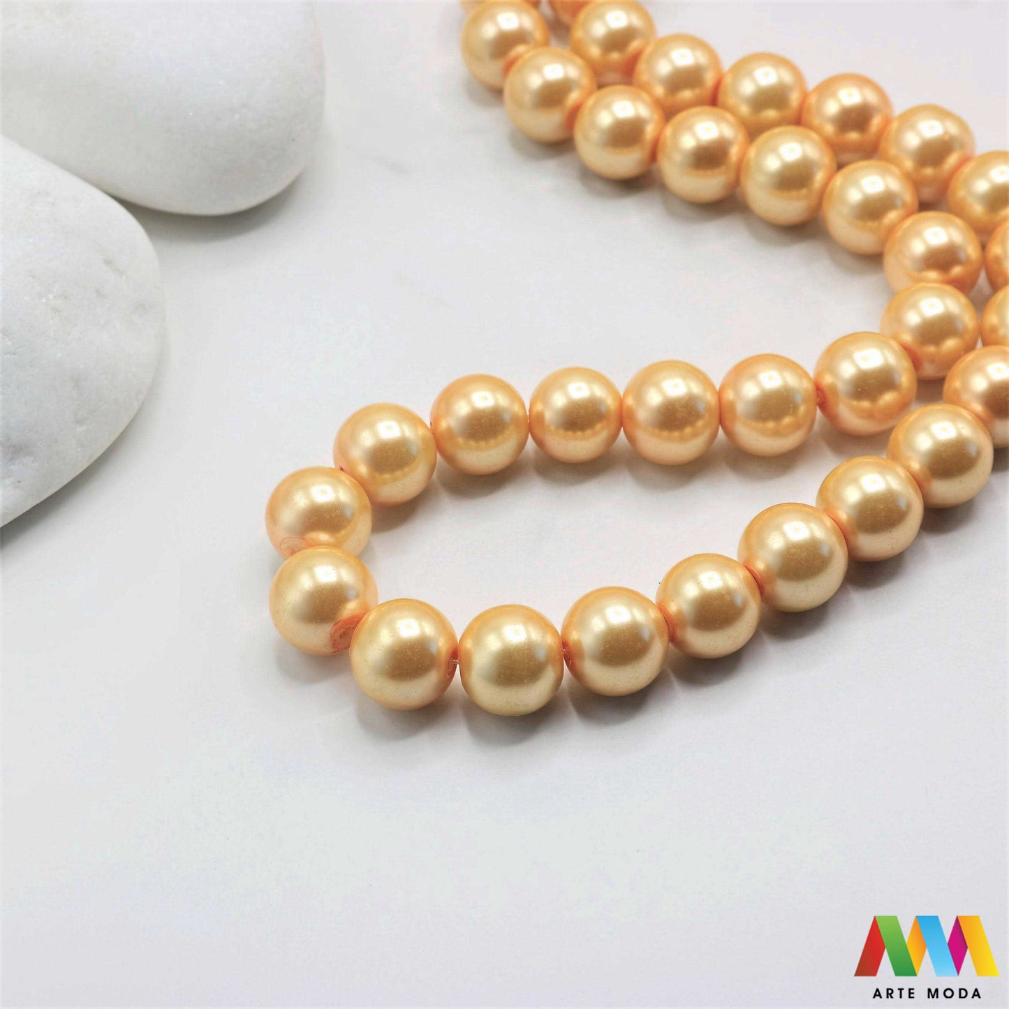 stakleni biseri niz staklo biser perle biserne zrna zrno perla staklene imitacija bisera sedefaste vjenčani nakit klasični DIY ogrlice bijeli u boji bisernim sjajem izrada nakita umjetni Za klasičnu eleganciju birajte staklene bisere imitacija bisera ima visok sedefasti sjaj i savršeno je glatka Idealni su za izradu vjenčanog nakita bezvremenskih ogrlica i narukvica raznim veličinama i bojama ovi biseri unose dašak luksuza u svaki uradi sam projekt Počnite nizati svoju eleganciju arte moda repromaterijal