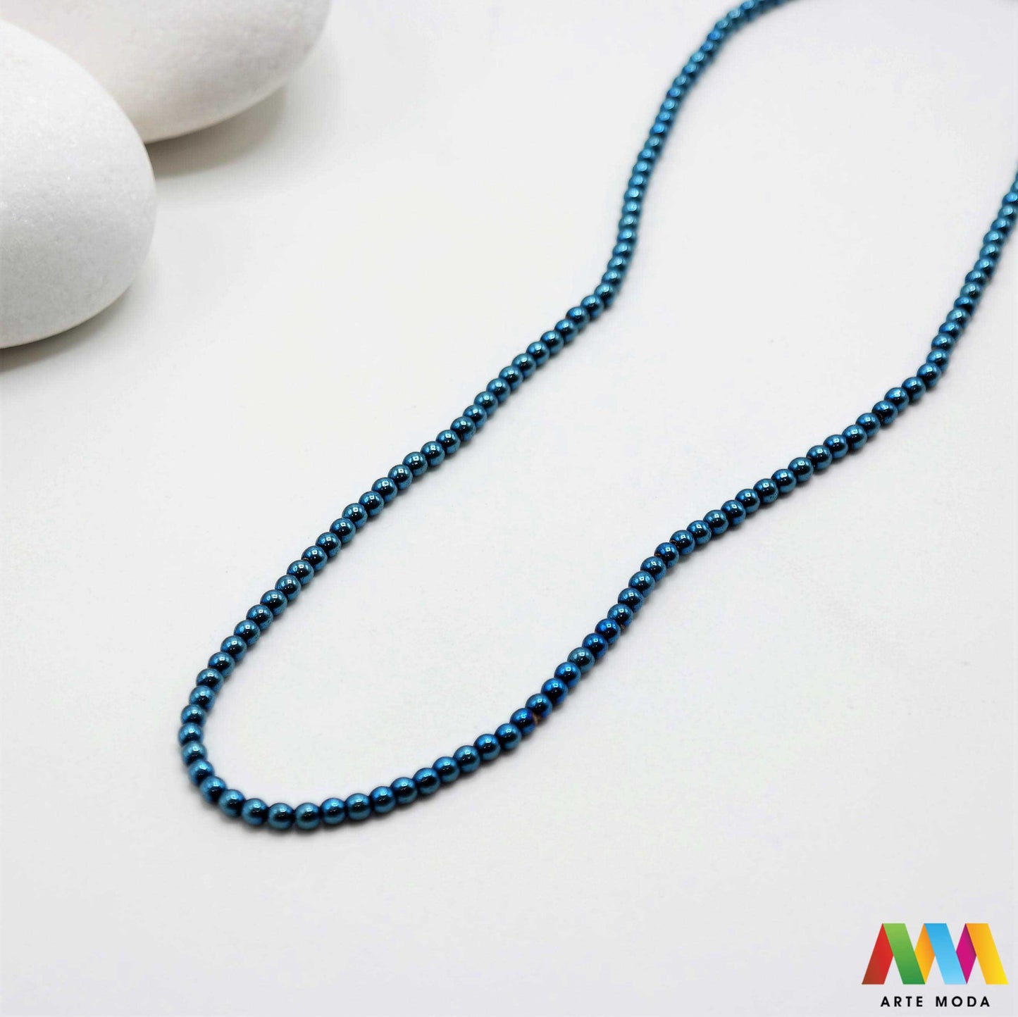 hematit krvavi kamen poludragi mineral metalni sjaj kvarc zrcalo kristal prirodni metalik meditacija zaštita repromaterijal Hematit (ili krvavi kamen) je prirodni mineral smeđe sive ili crne boje karakteriziran prisustvom hladnog metalnog sjaja Vjeruje se da pomaže u jačanju volje samopouzdanja i povezanosti s majkom zemljom Nakit izrađen od njega fascinira svojim tajanstvenim zrcalnim sjajem