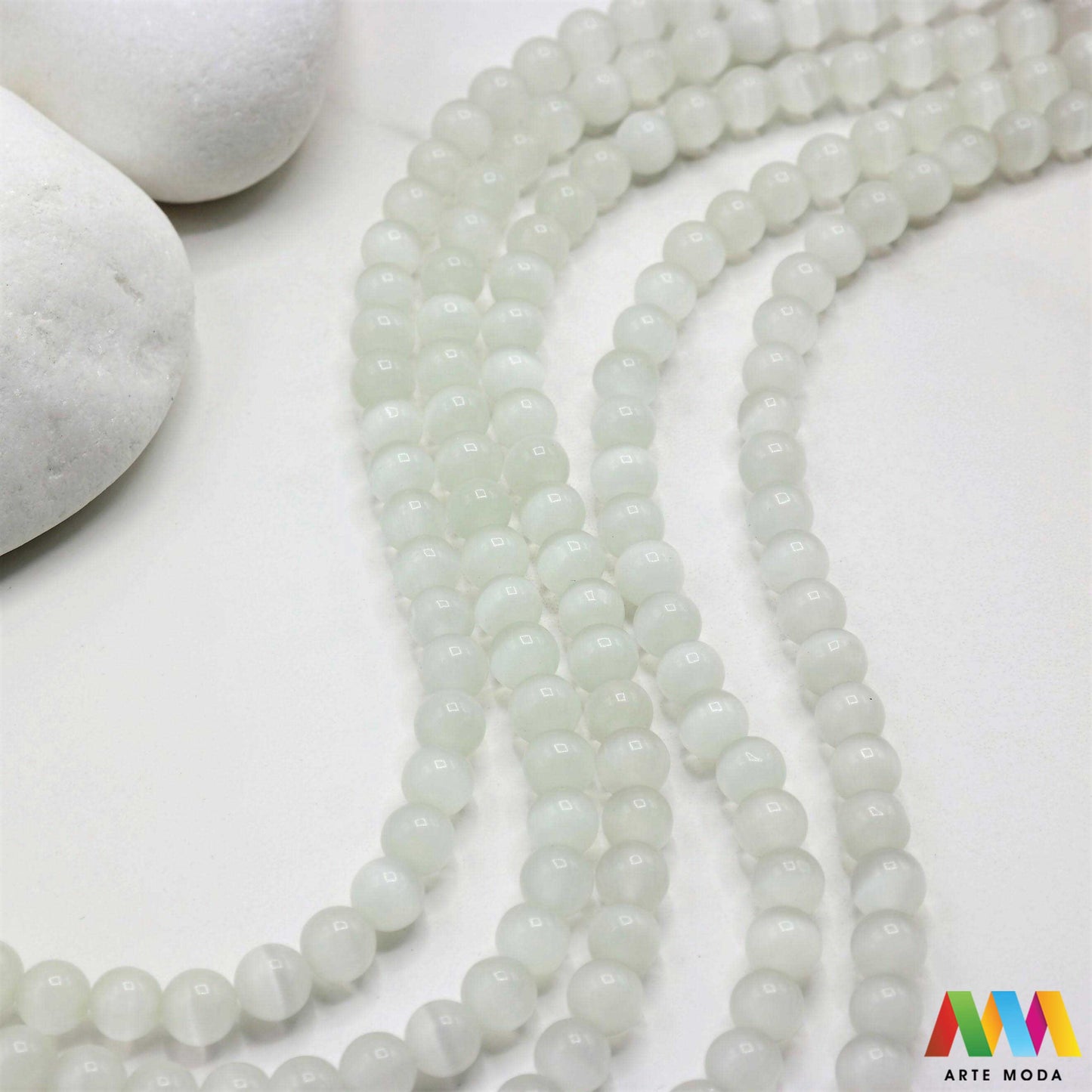 stakleni niz staklo perle zrna zrno staklena perla okrugle okrugla Staklene okrugle perle koje služe za nizanje i izradu nakita poput narukvica i ogrlica te torbica i ostalih modnih dodataka